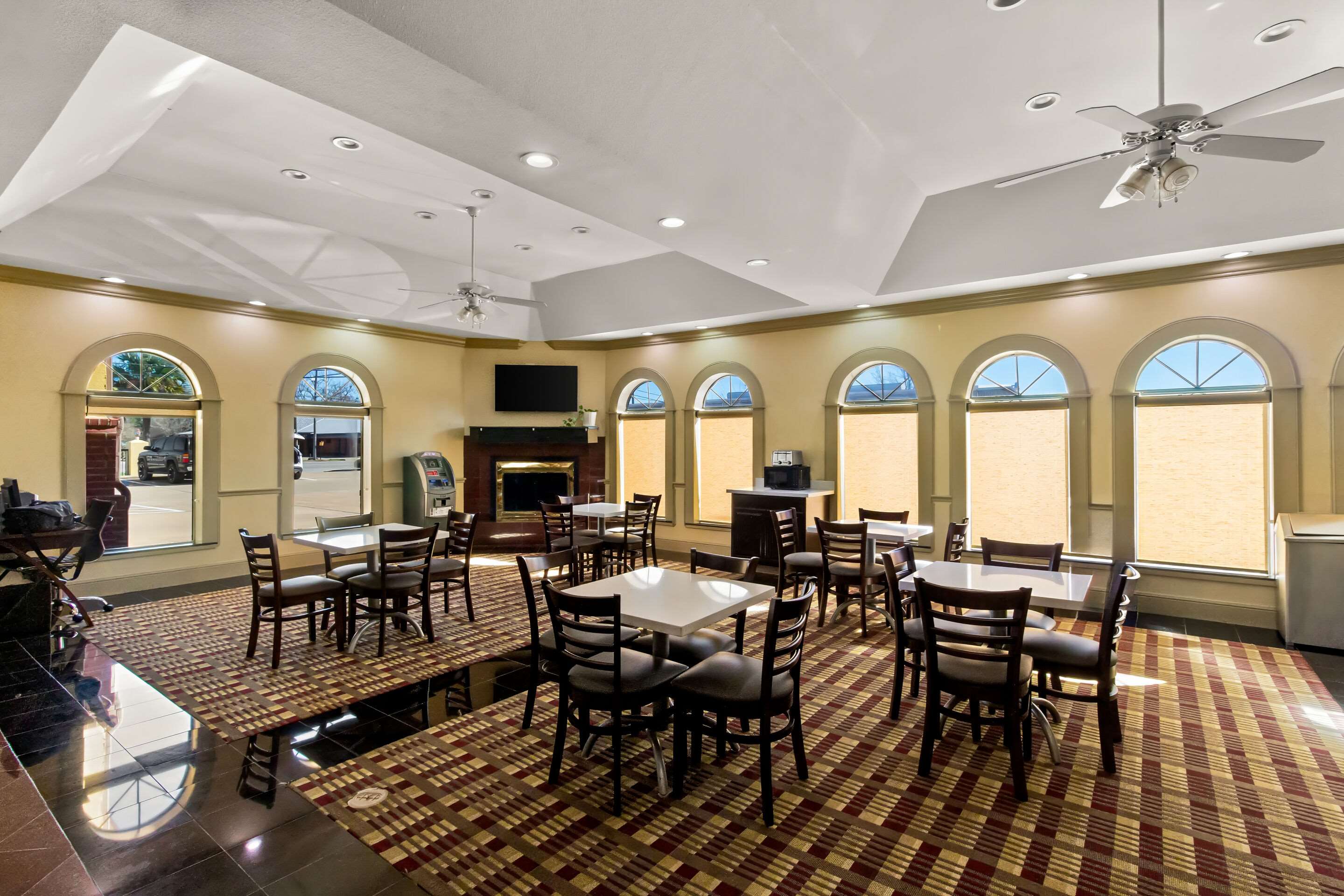 Enjoy breakfast in this seating area | Quality Inn Bay City TX