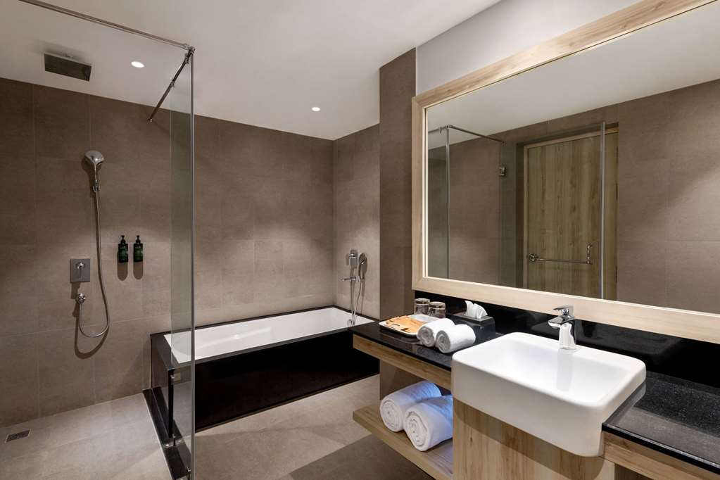 RAMADA BY WYNDHAM GOA ARPORA-guestroom-Guest Room,Bathroom,On-Site.jpg