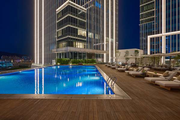 Pool,On-Site,Outdoor/Exterior,Property Amenity,Recreation