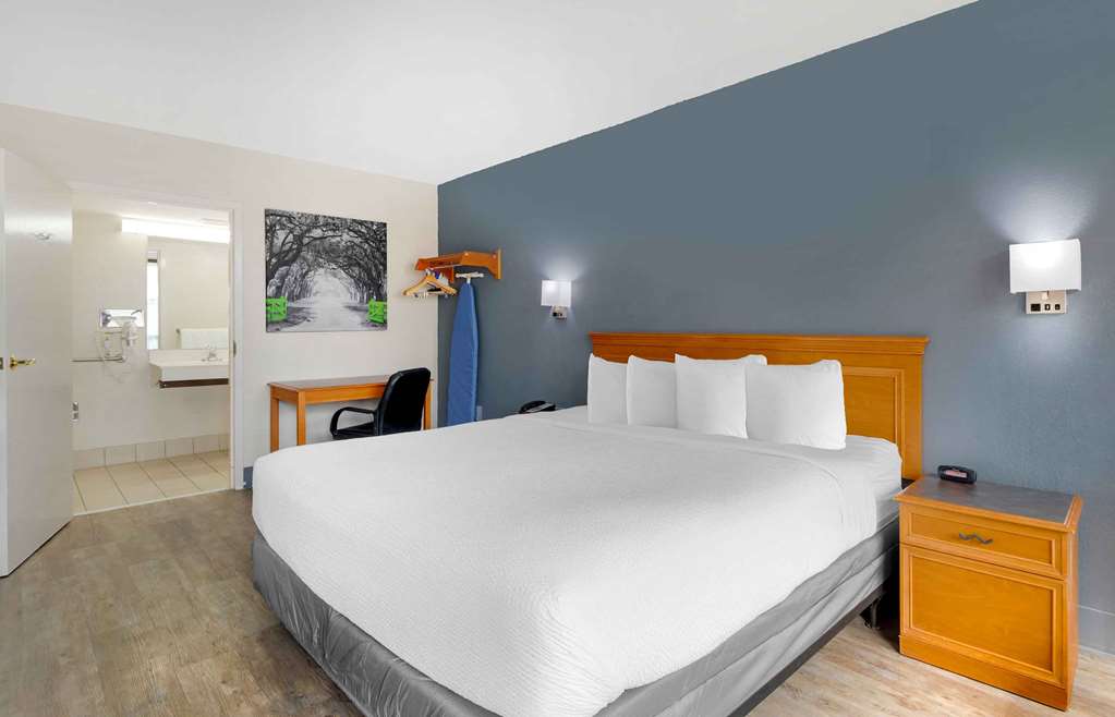 EXTENDED STAY AMERICA SUITES-guestroom-Guest Room,On-Site.jpg