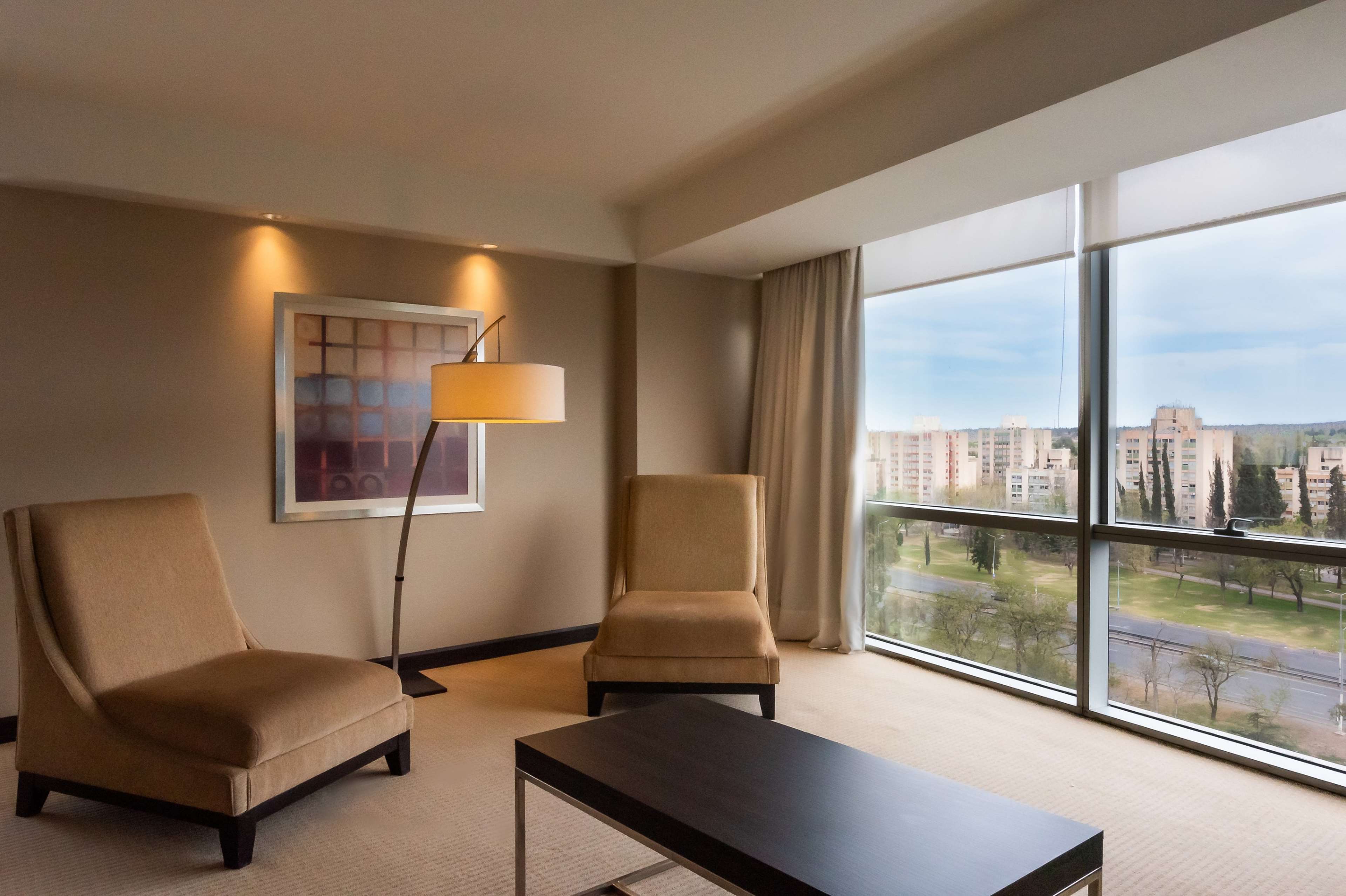 Hilton Mendoza Room Type - 1 KG CORNER EXEC FL SUITE