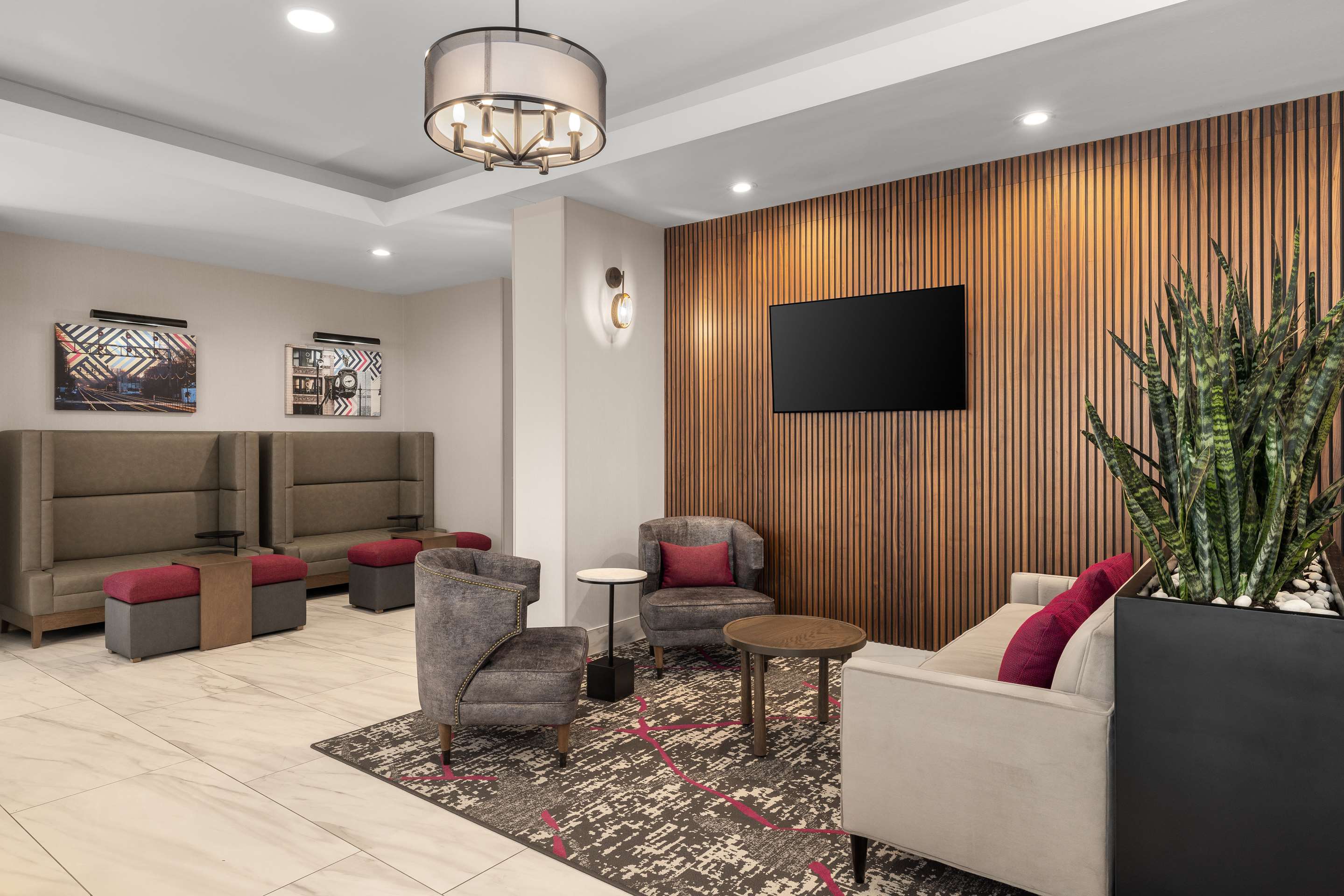 Lobby | Hampton Inn & Suites Downers Grove Chicago