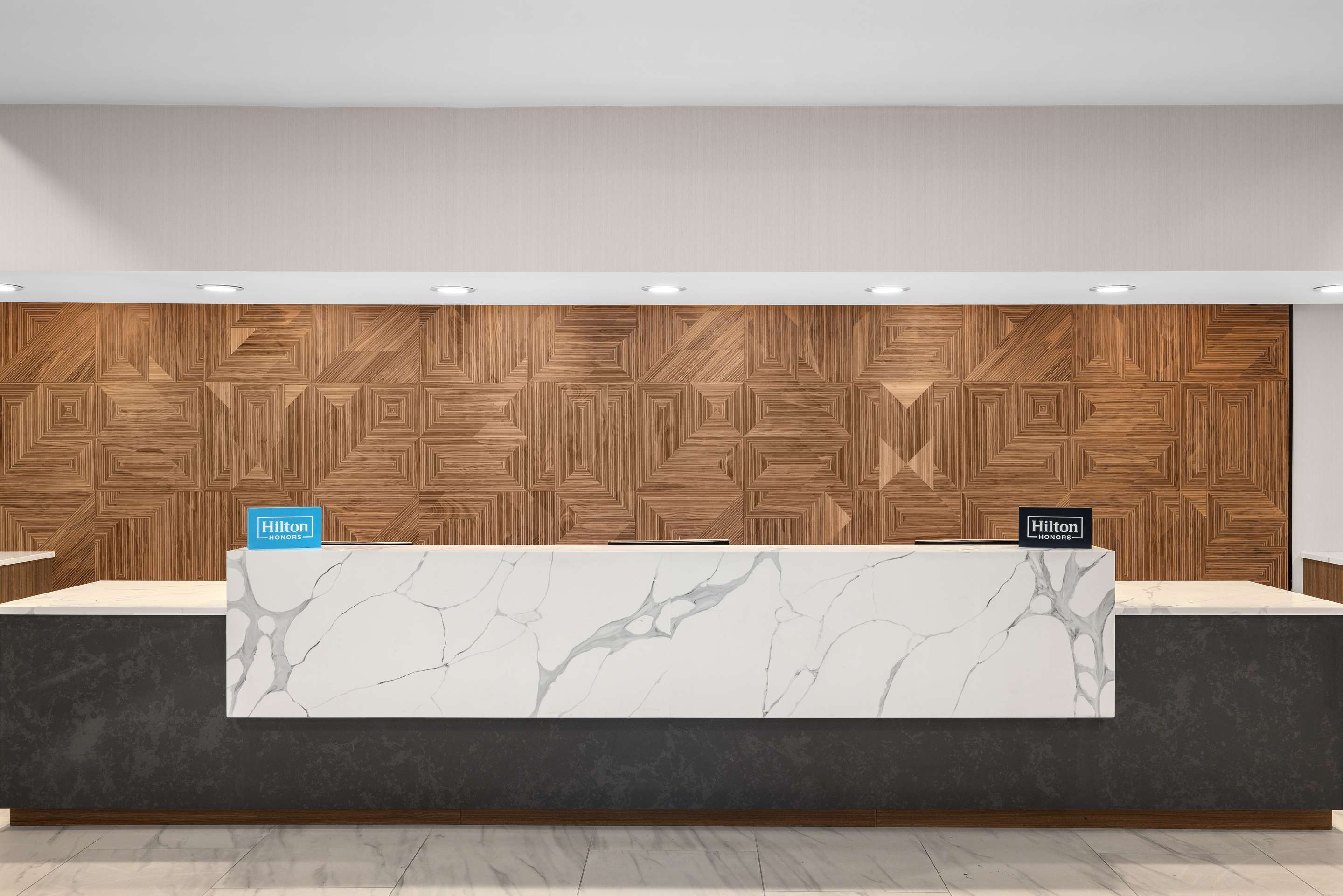 Reception | Hampton Inn & Suites Downers Grove Chicago