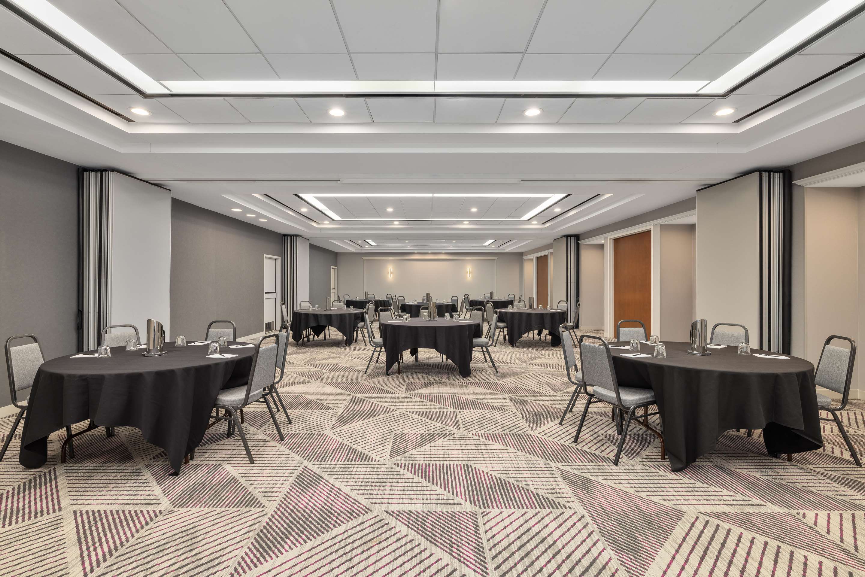 Meeting Room | Hampton Inn & Suites Downers Grove Chicago