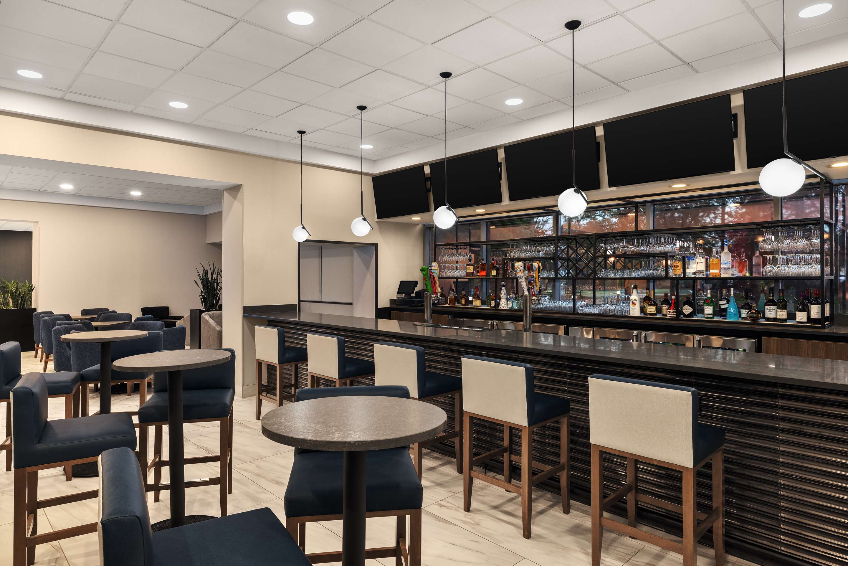 BarLounge | Hampton Inn & Suites Downers Grove Chicago