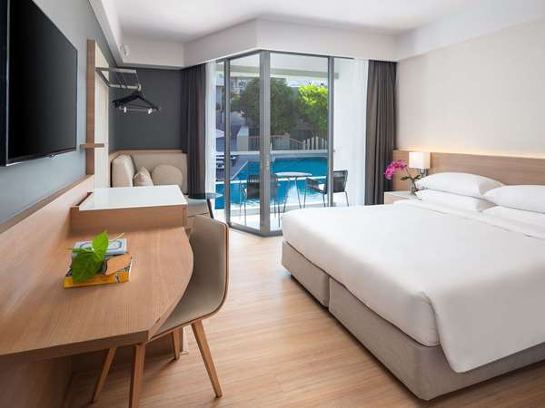 SUPERIOR ROOM, 1 king size bed, Balcony, Pool view