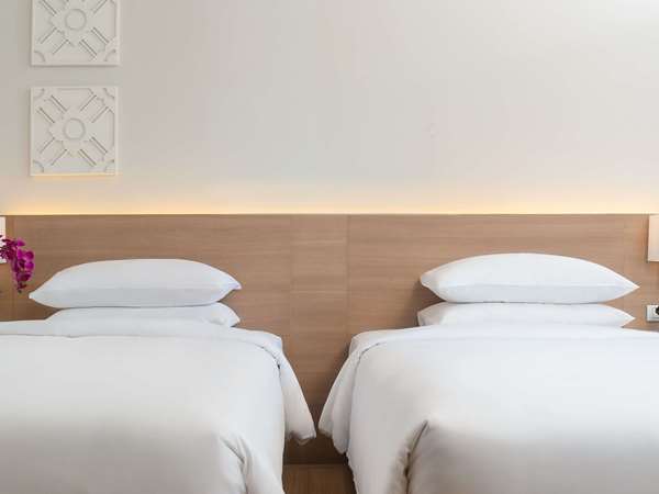 SUPERIOR ROOM, 2 single beds, Balcony, Pool view