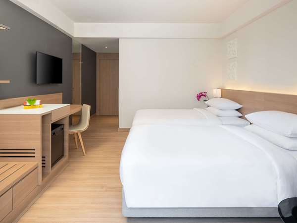 SUPERIOR ROOM, 2 single beds, Balcony, Pool view