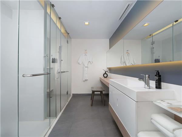 SUITE, 1 king size bed, Balcony, Sea view