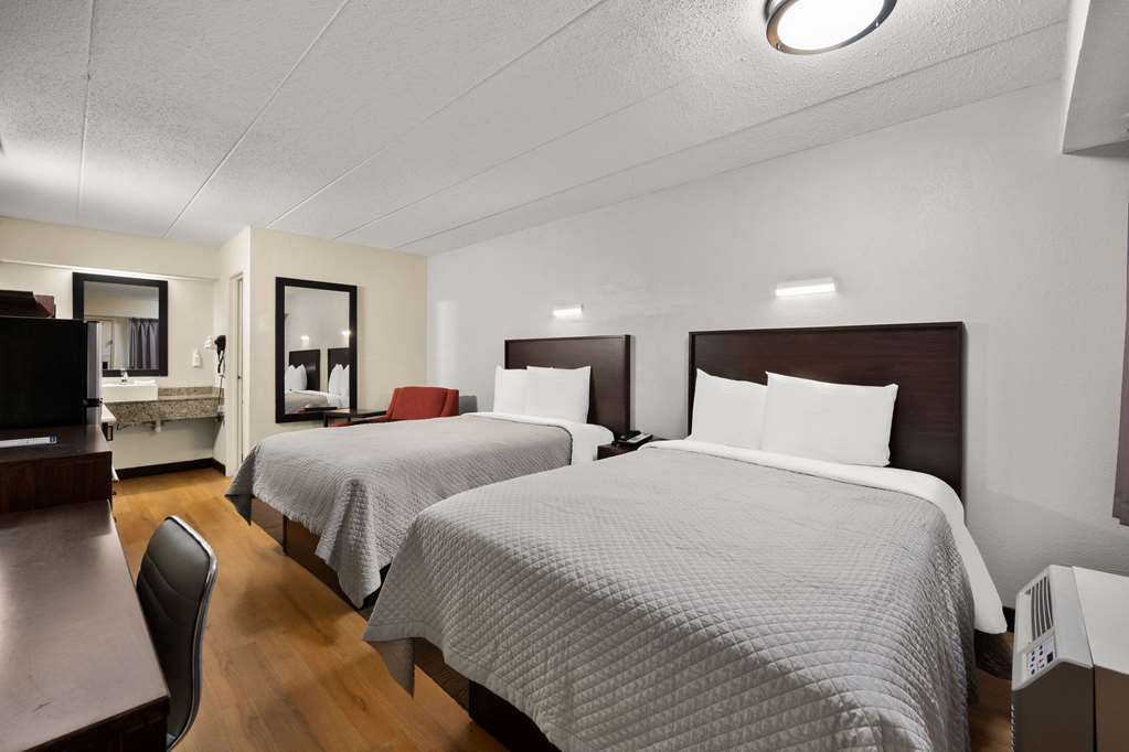 SUBURBAN STUDIOS PEORIA-guestroom-Guest Room,On-Site.jpg