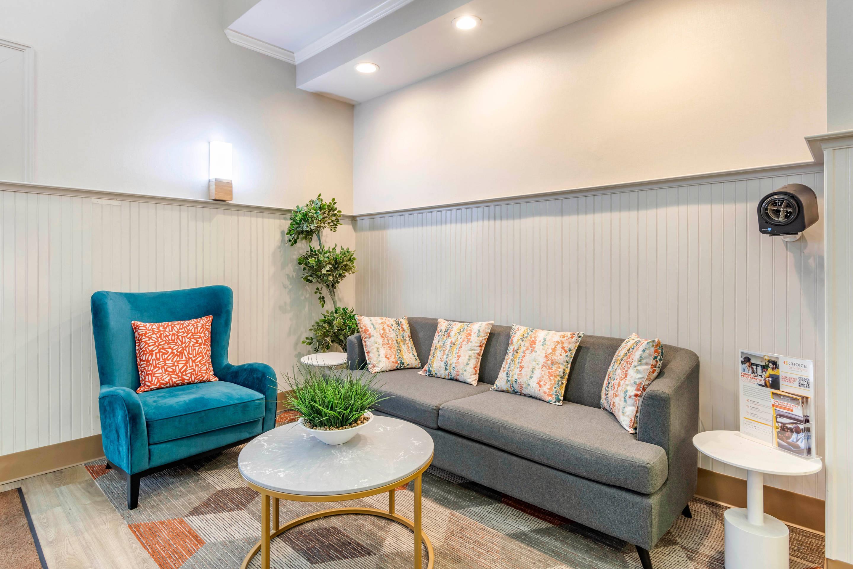 Lobby with sitting area | Mainstay Suites Ocean City West