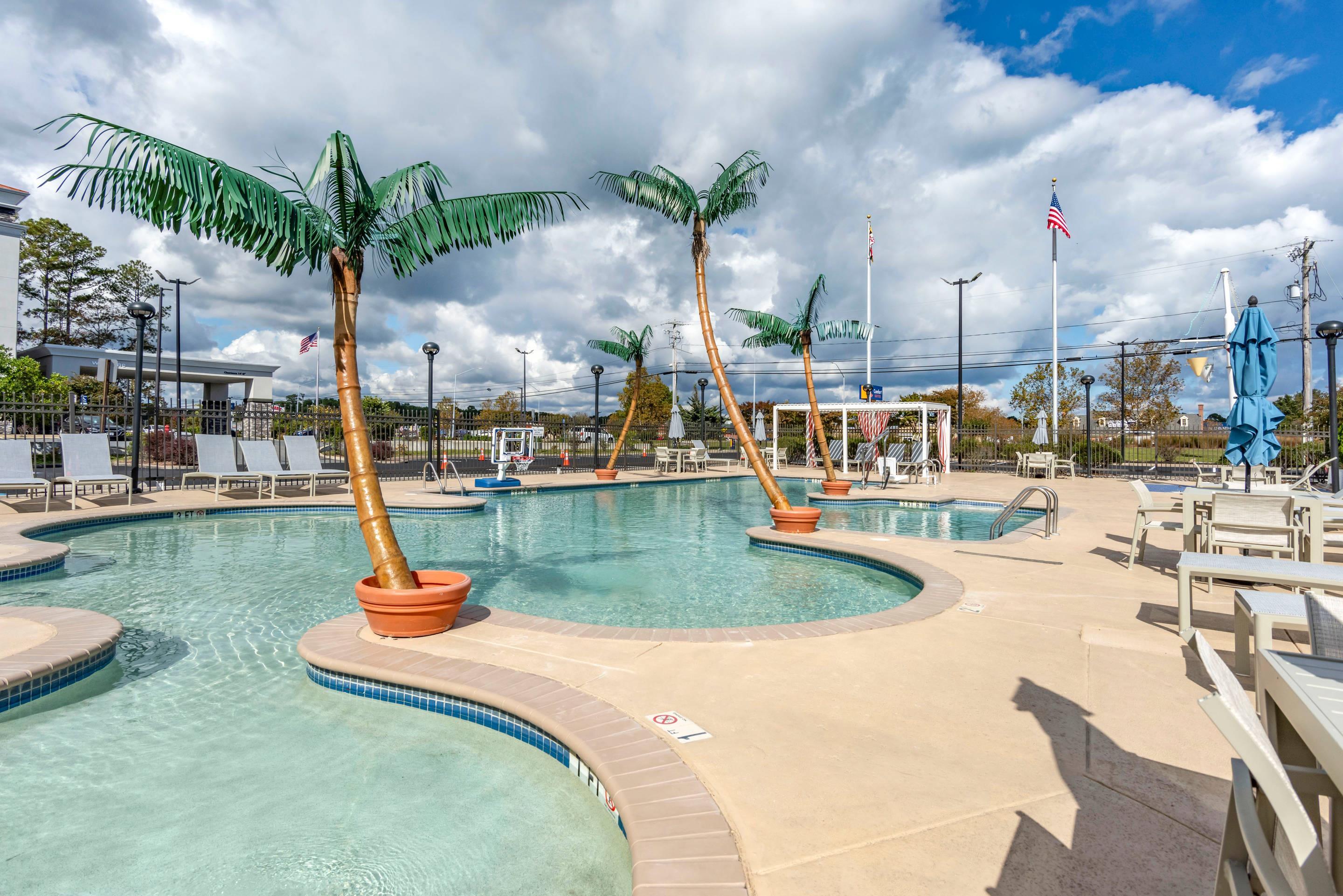 Outdoor pool | Mainstay Suites Ocean City West