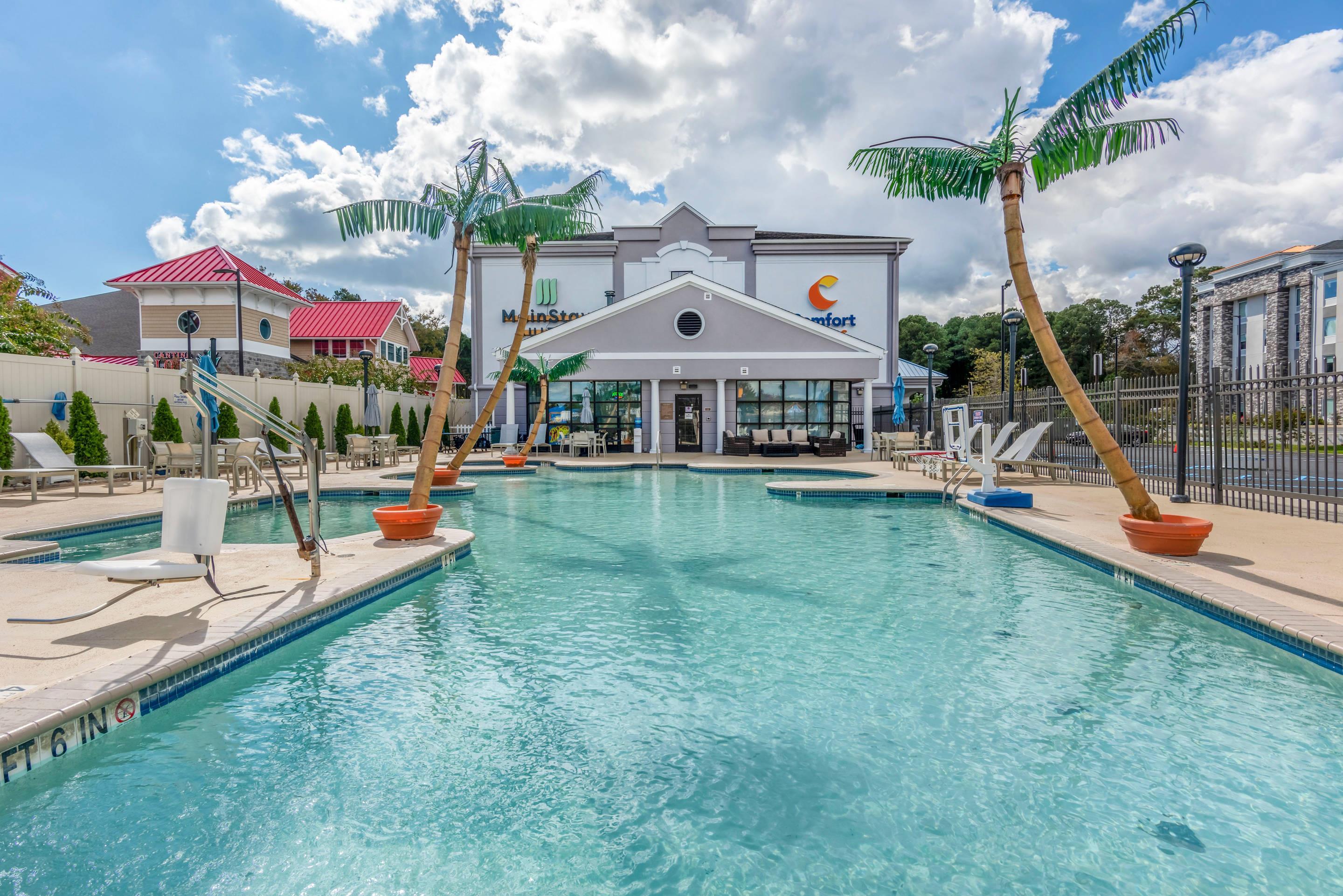 Outdoor pool | Mainstay Suites Ocean City West