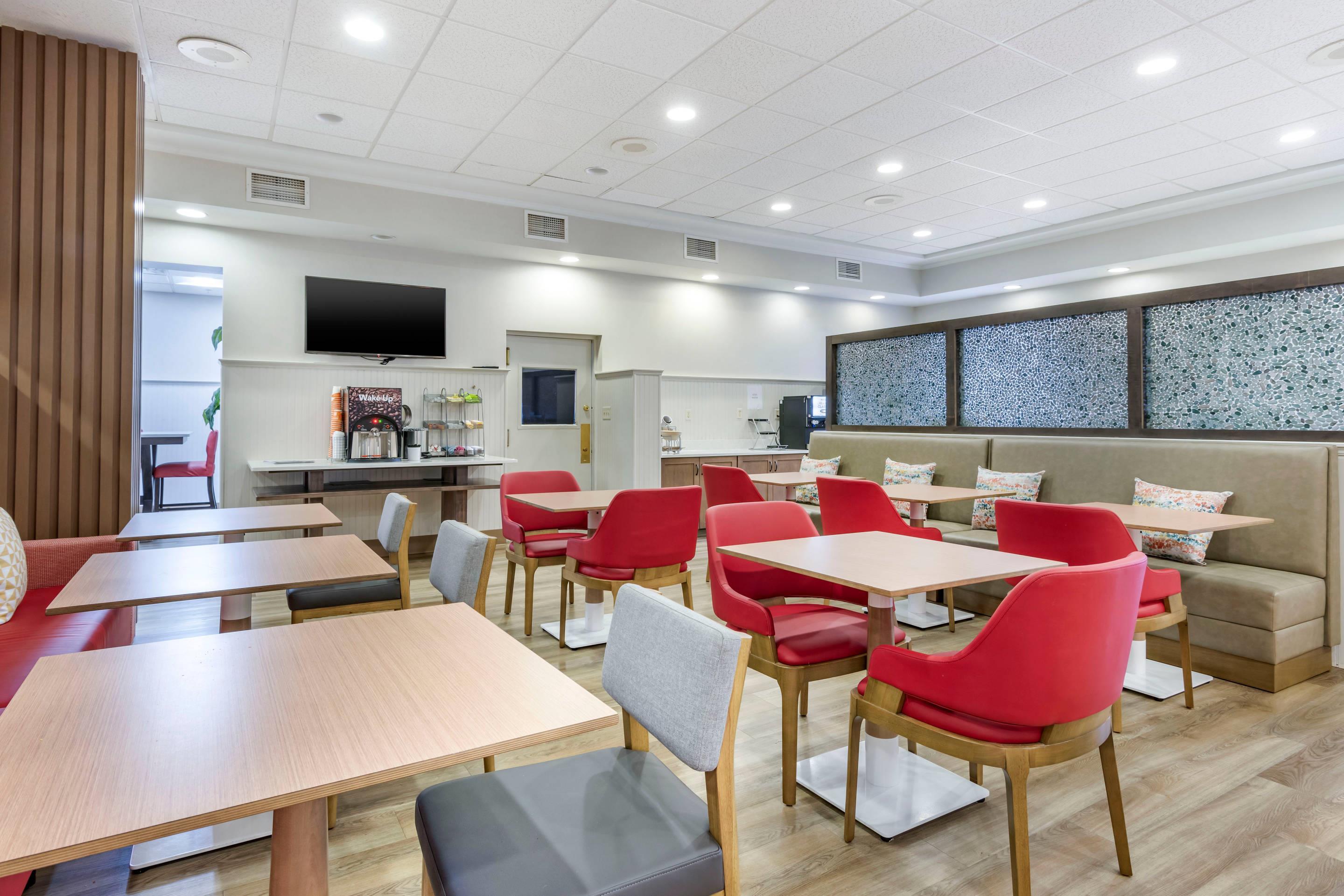 Spacious breakfast area | Mainstay Suites Ocean City West