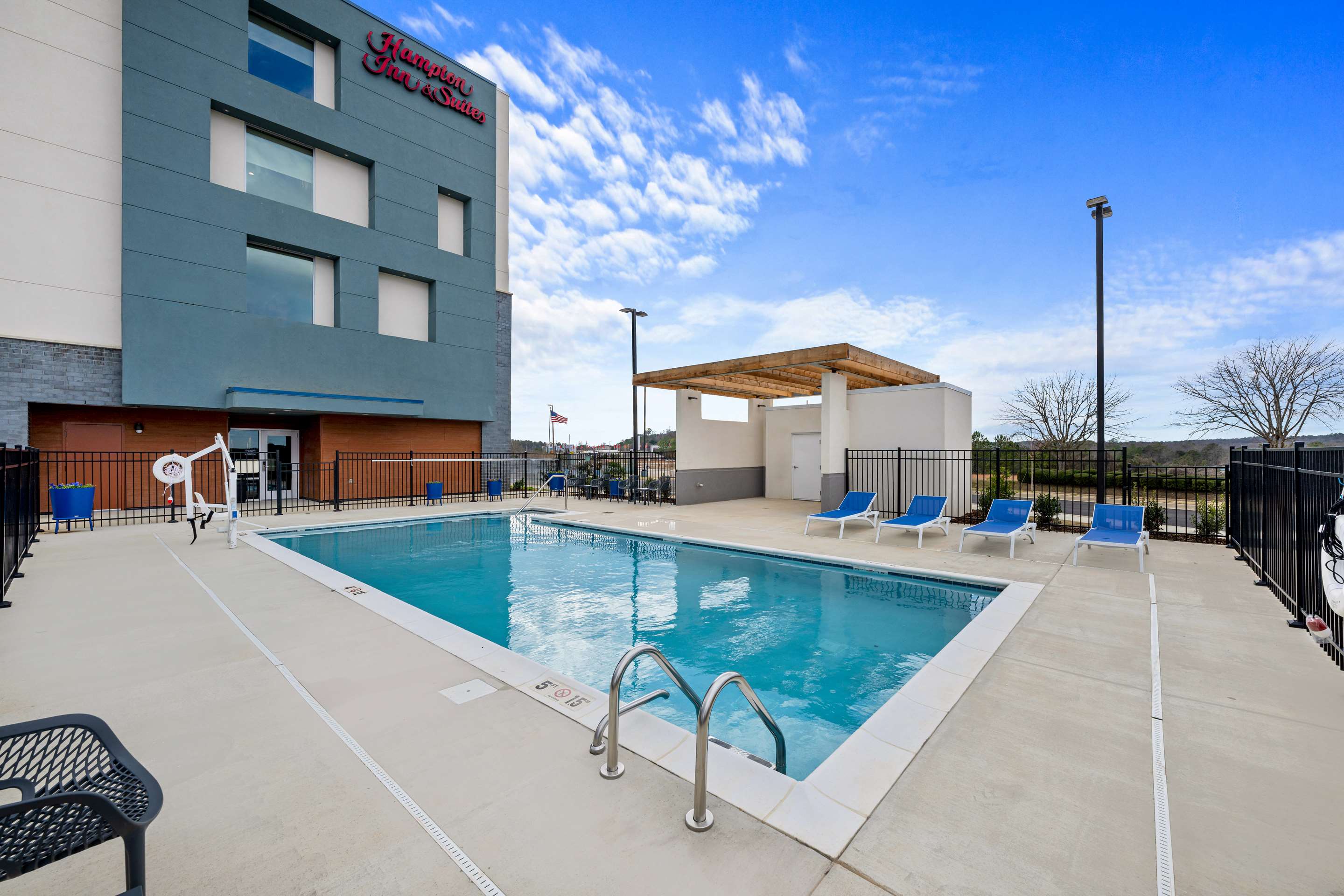 Pool | Hampton Inn & Suites Bessemer Birmingham