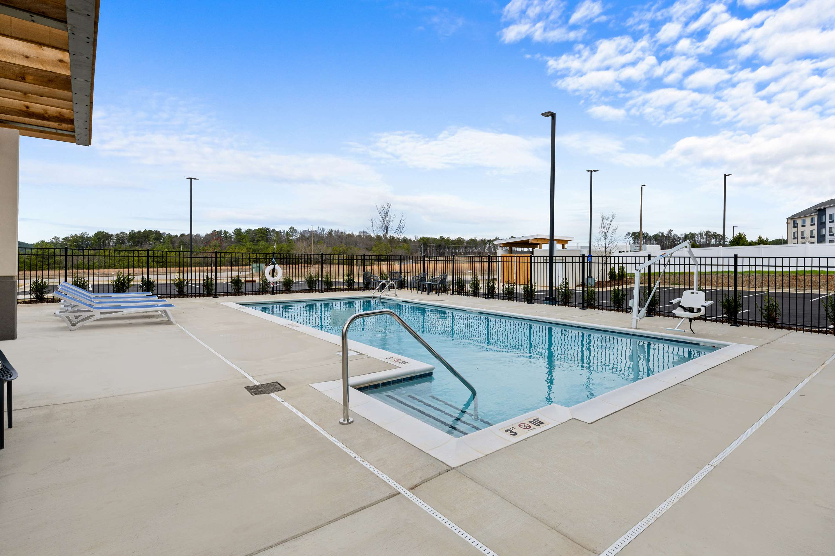 Pool | Hampton Inn & Suites Bessemer Birmingham