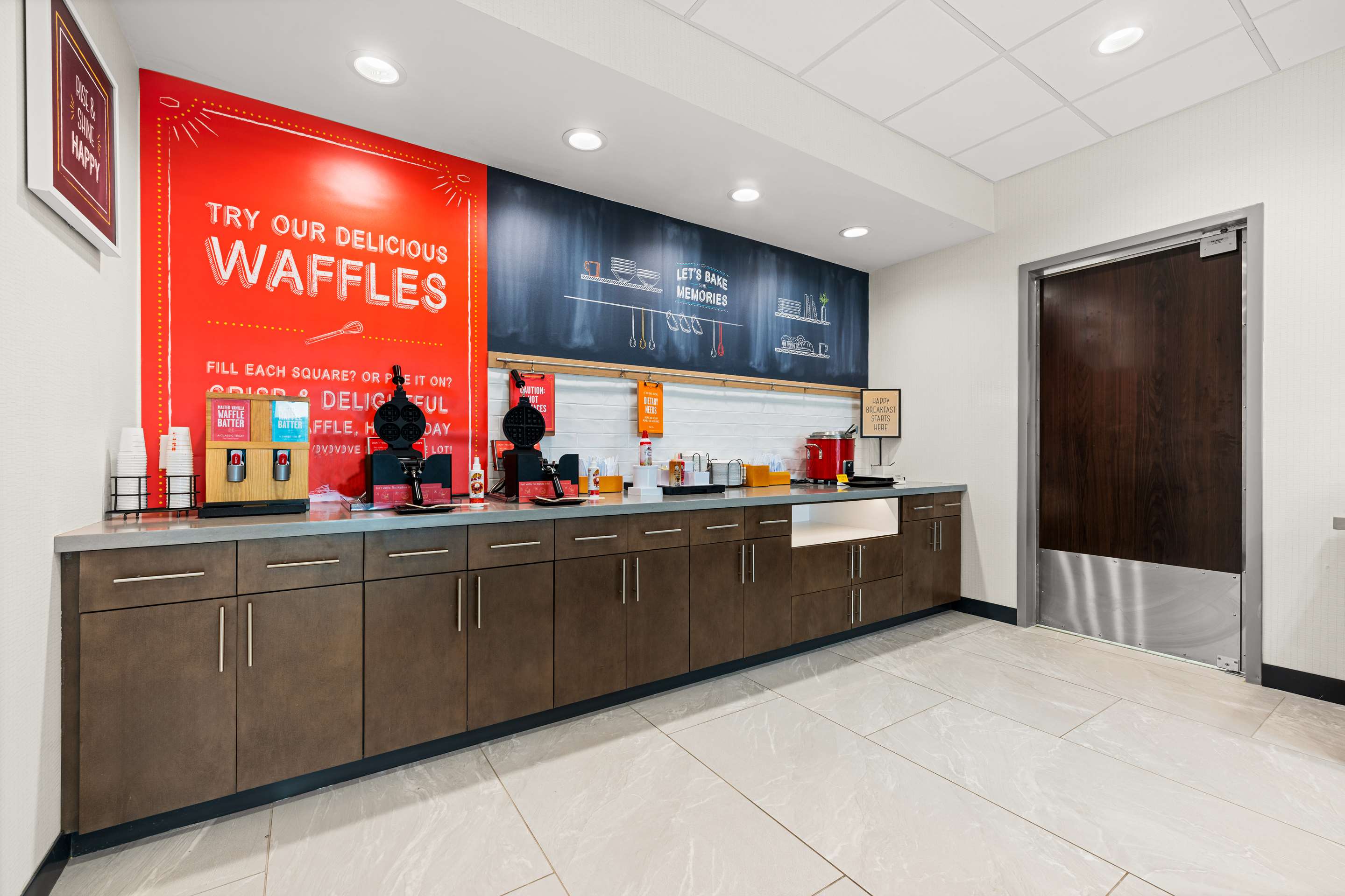Breakfast Area | Hampton Inn & Suites Bessemer Birmingham