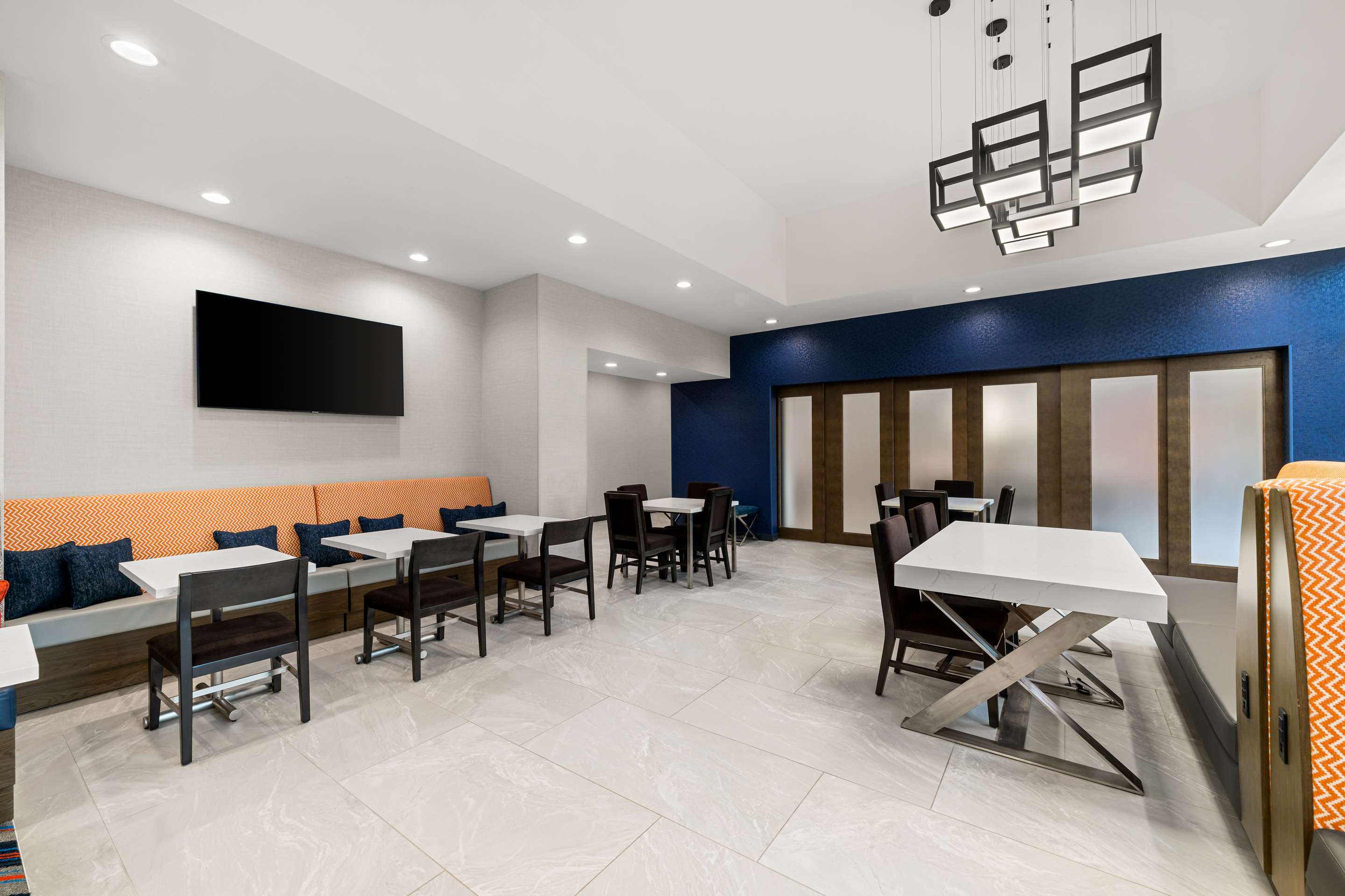 Breakfast Area | Hampton Inn & Suites Bessemer Birmingham