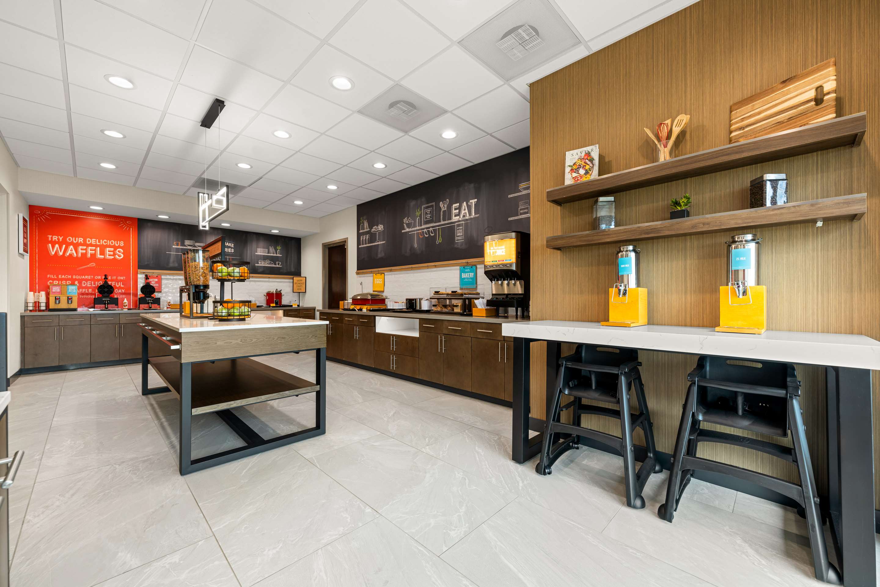Breakfast Area | Hampton Inn & Suites Bessemer Birmingham