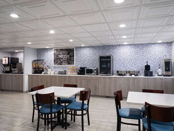 AmericInn by Wyndham Woodstock IL