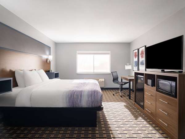 1 King Bed, Non-Smoking