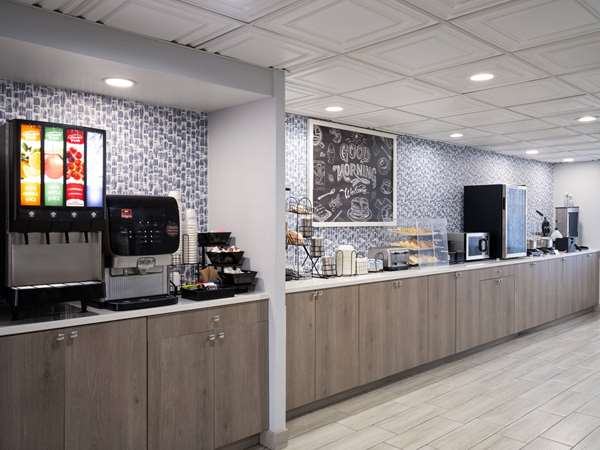 AmericInn by Wyndham Woodstock IL