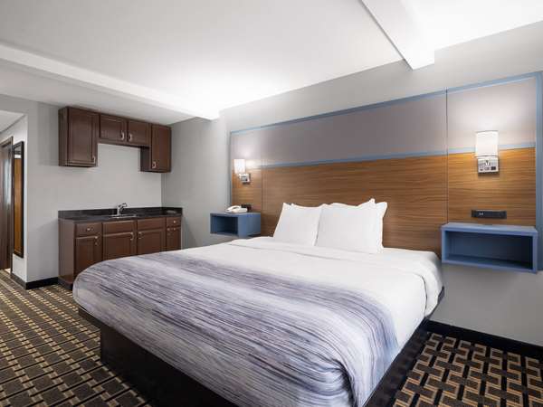 1 King Bed, Business Room, Non-Smoking
