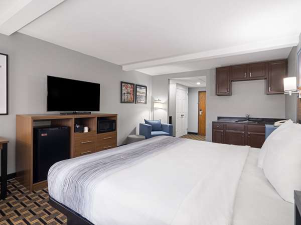 1 King Bed, Business Room, Non-Smoking