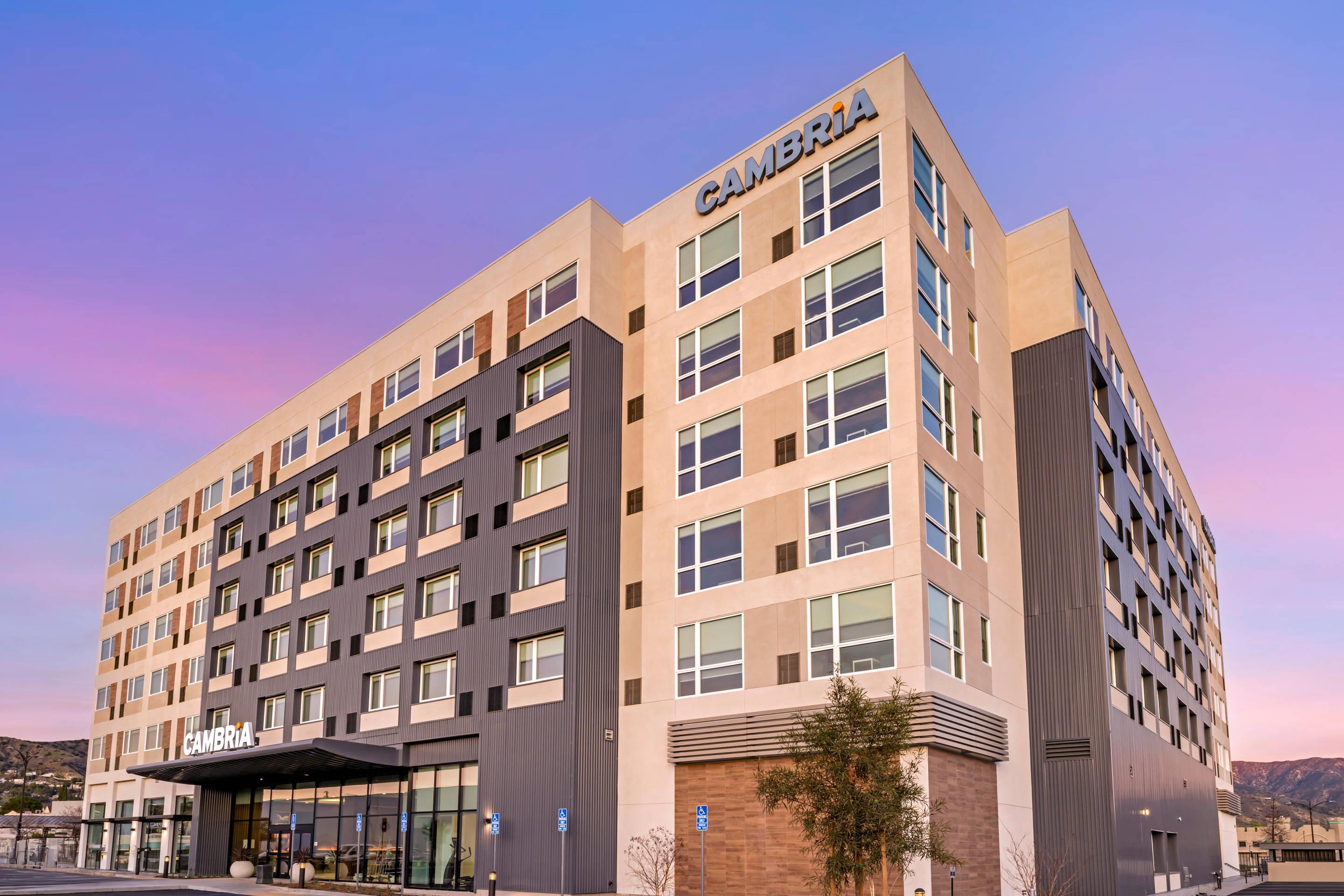 Twilight | Cambria Hotel Burbank Airport
