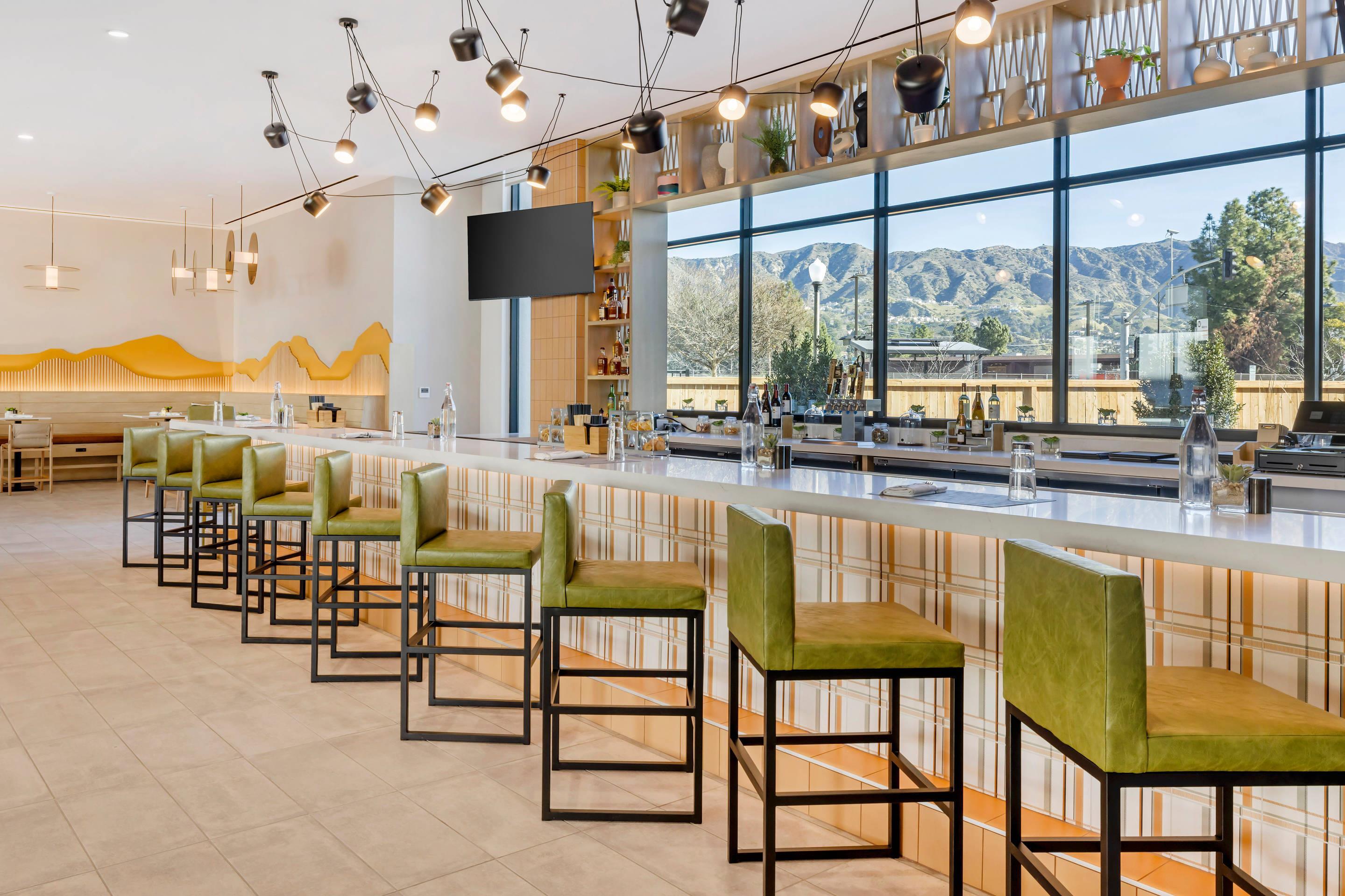 Hotel bar | Cambria Hotel Burbank Airport