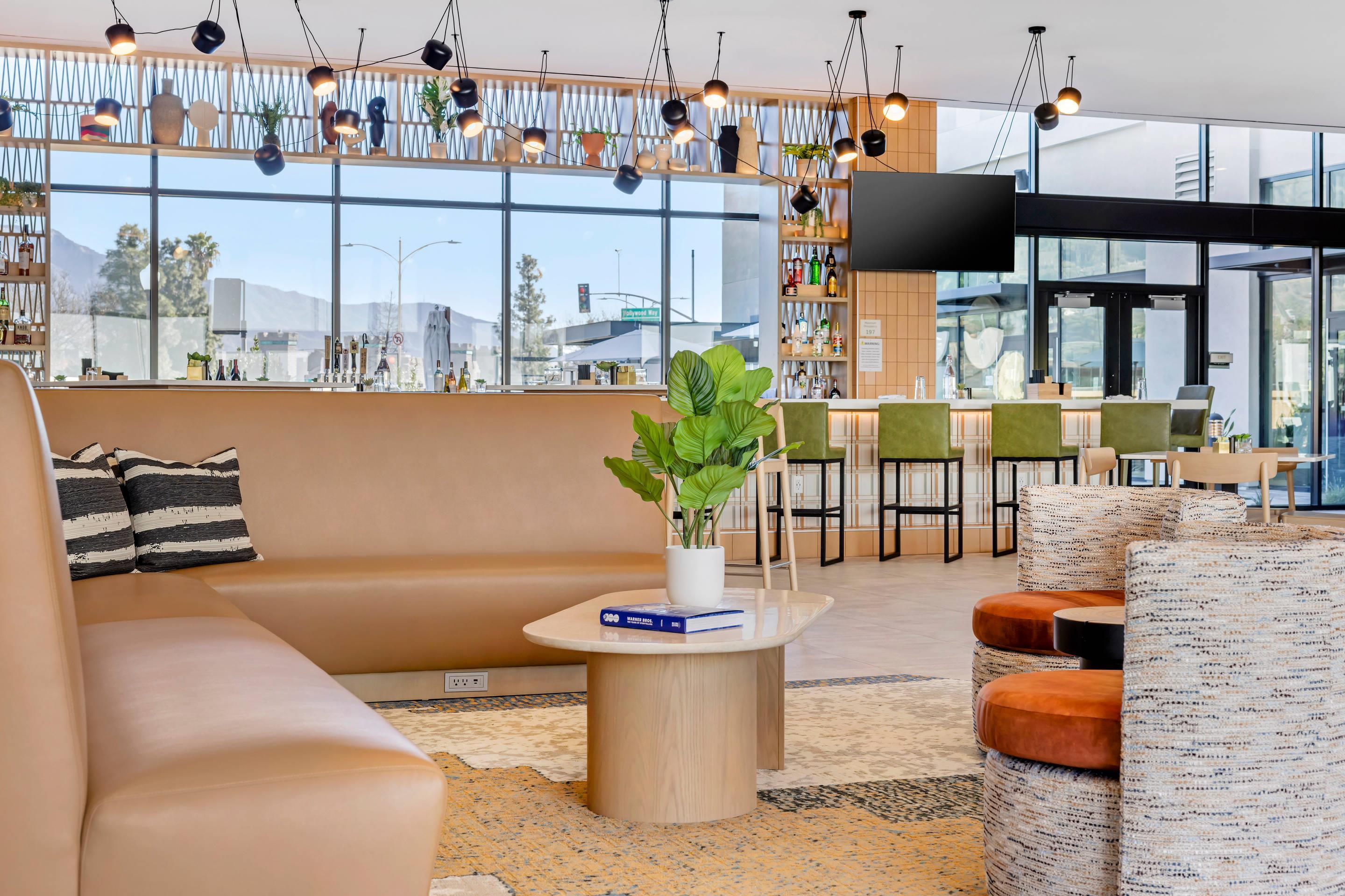 Hotel bar | Cambria Hotel Burbank Airport