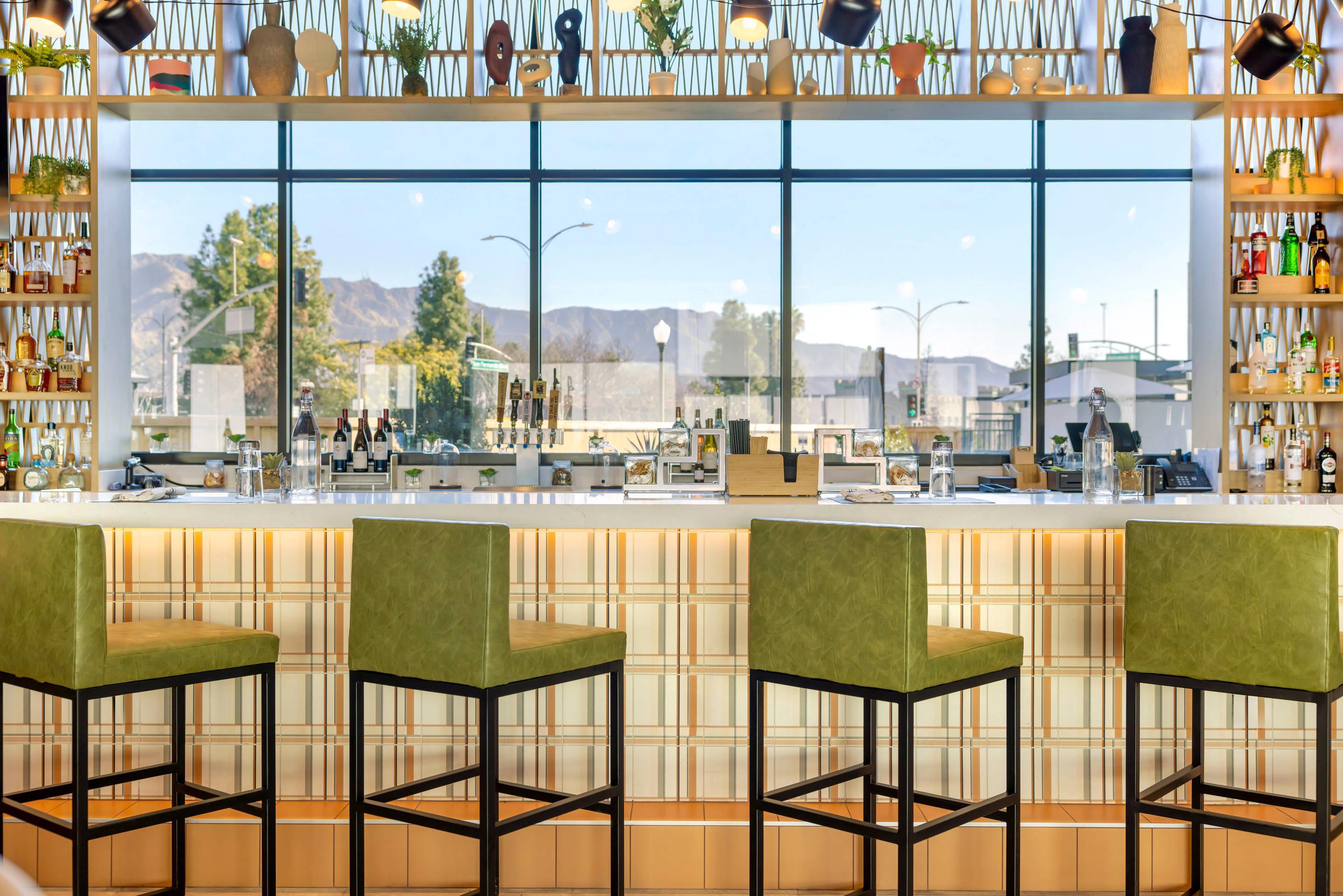 Hotel bar | Cambria Hotel Burbank Airport