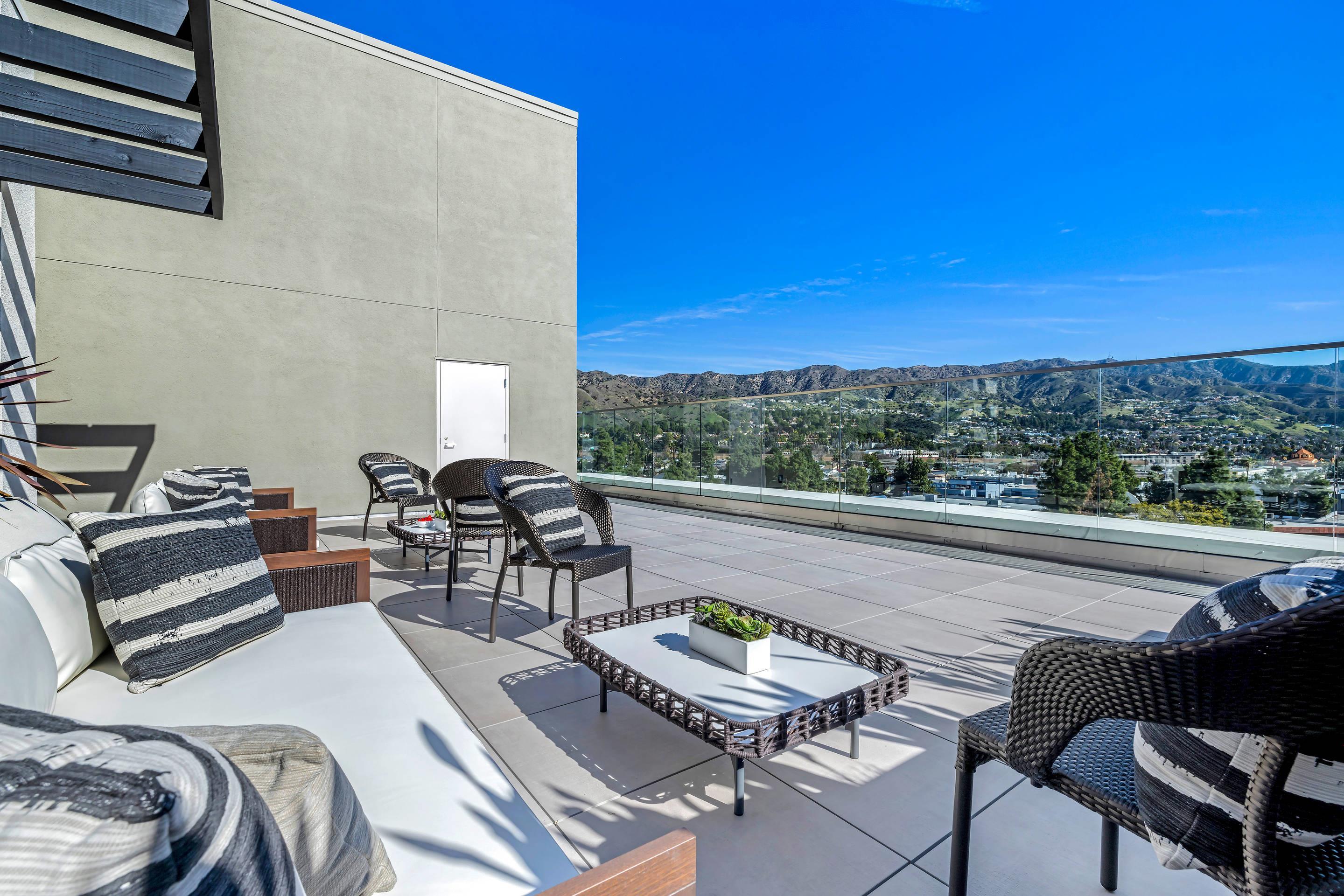 Hotel patio | Cambria Hotel Burbank Airport