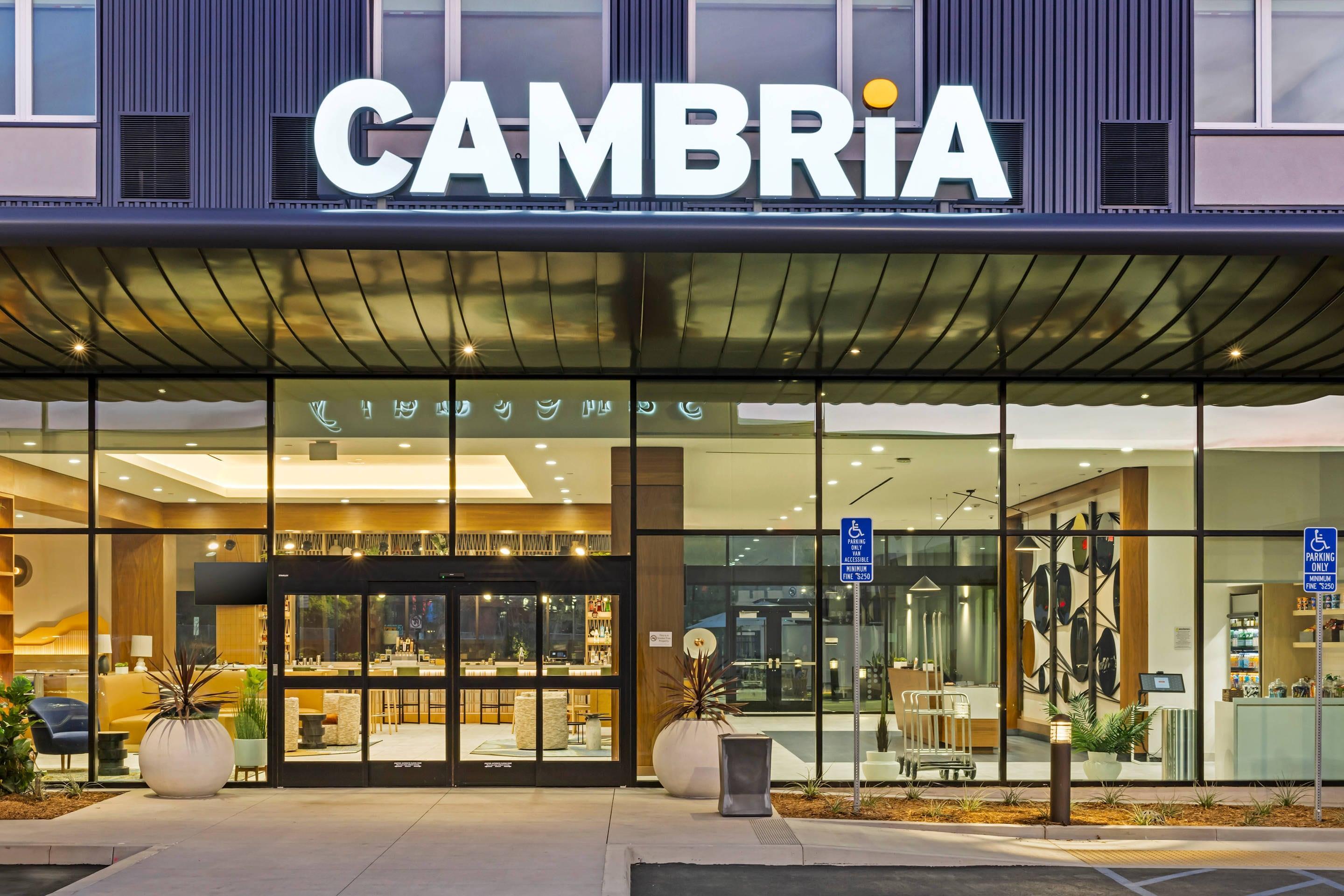 Twilight | Cambria Hotel Burbank Airport
