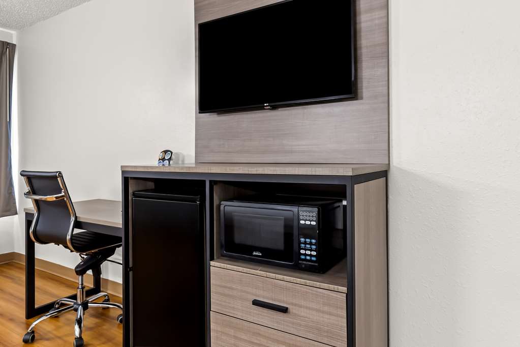 RLIS PONTOON BEACH-guestroom-Guest Room,Guest Room Amenity,On-Site.jpg