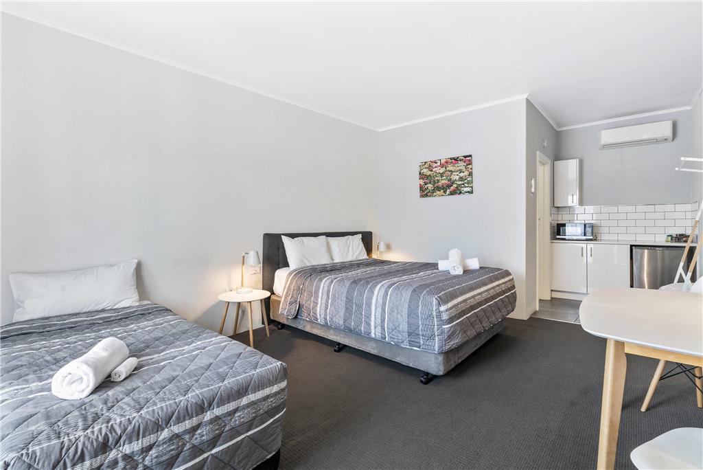 COMFORT INN COMMODORE ALBURY-guestroom-Guest Room,On-Site.jpg