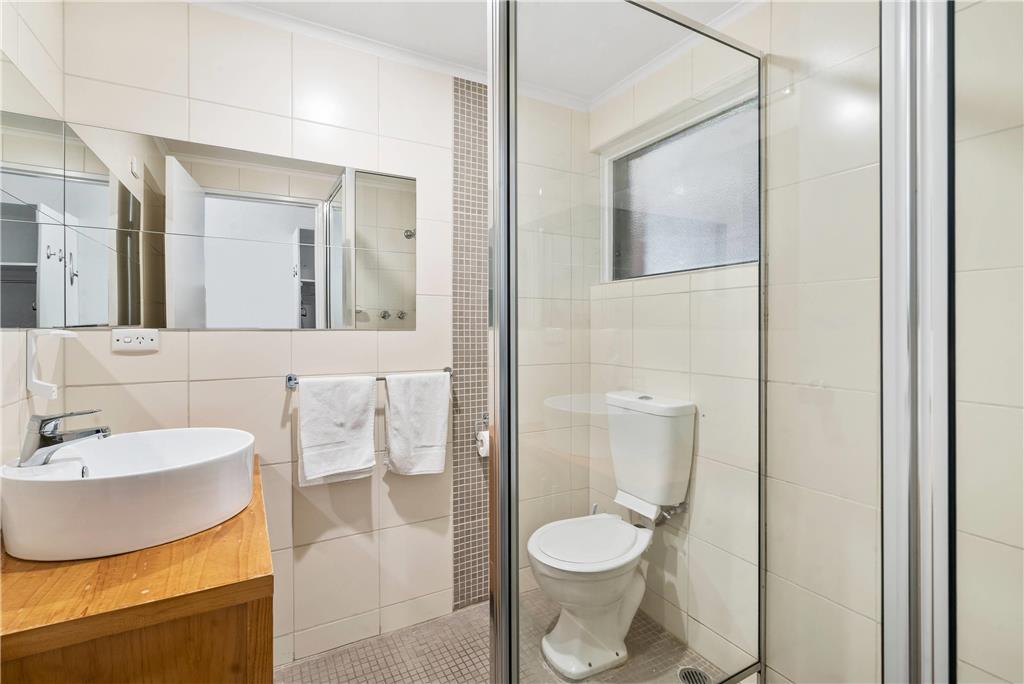 COMFORT INN COMMODORE ALBURY-guestroom-Guest Room,Bathroom,On-Site.jpg