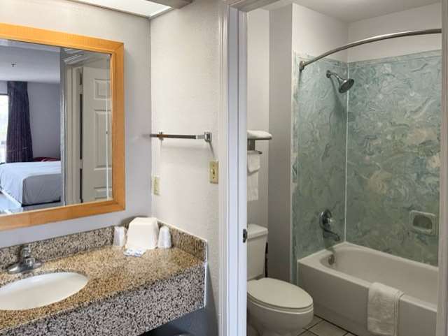 MOTEL 6 - LAUREL, MS-guestroom-Guest Room,Bathroom,On-Site.jpg