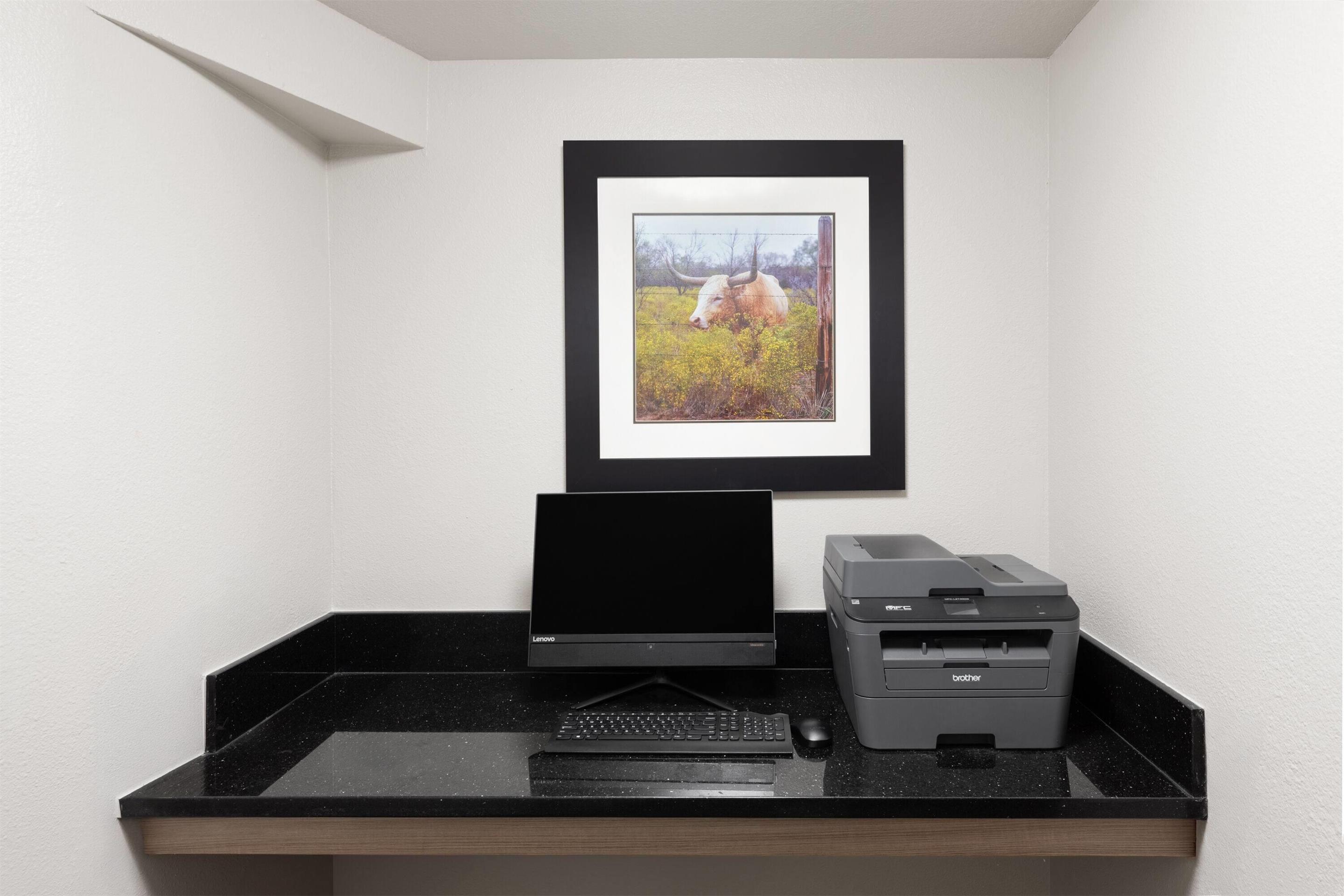 Business Center | Days Inn & Suites by Wyndham Sam Houston Tollway