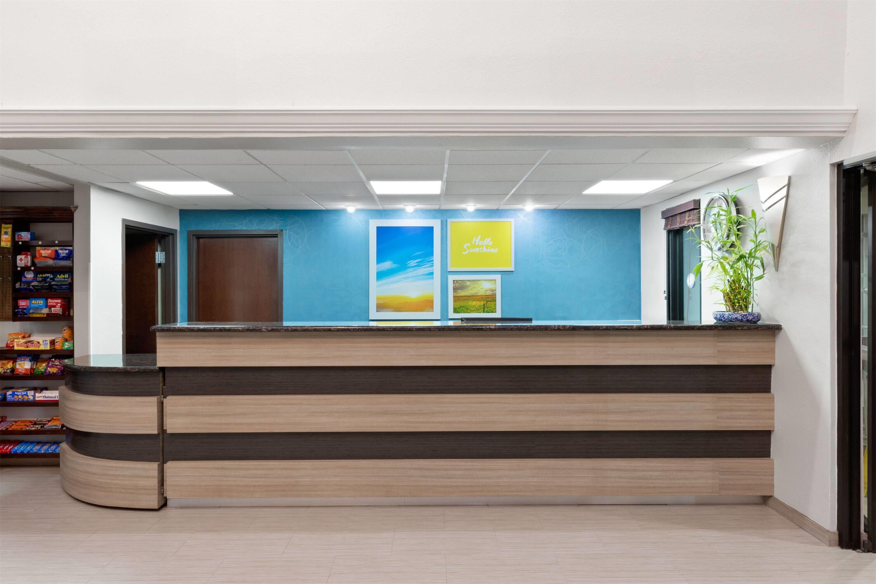 Reception | Days Inn & Suites by Wyndham Sam Houston Tollway
