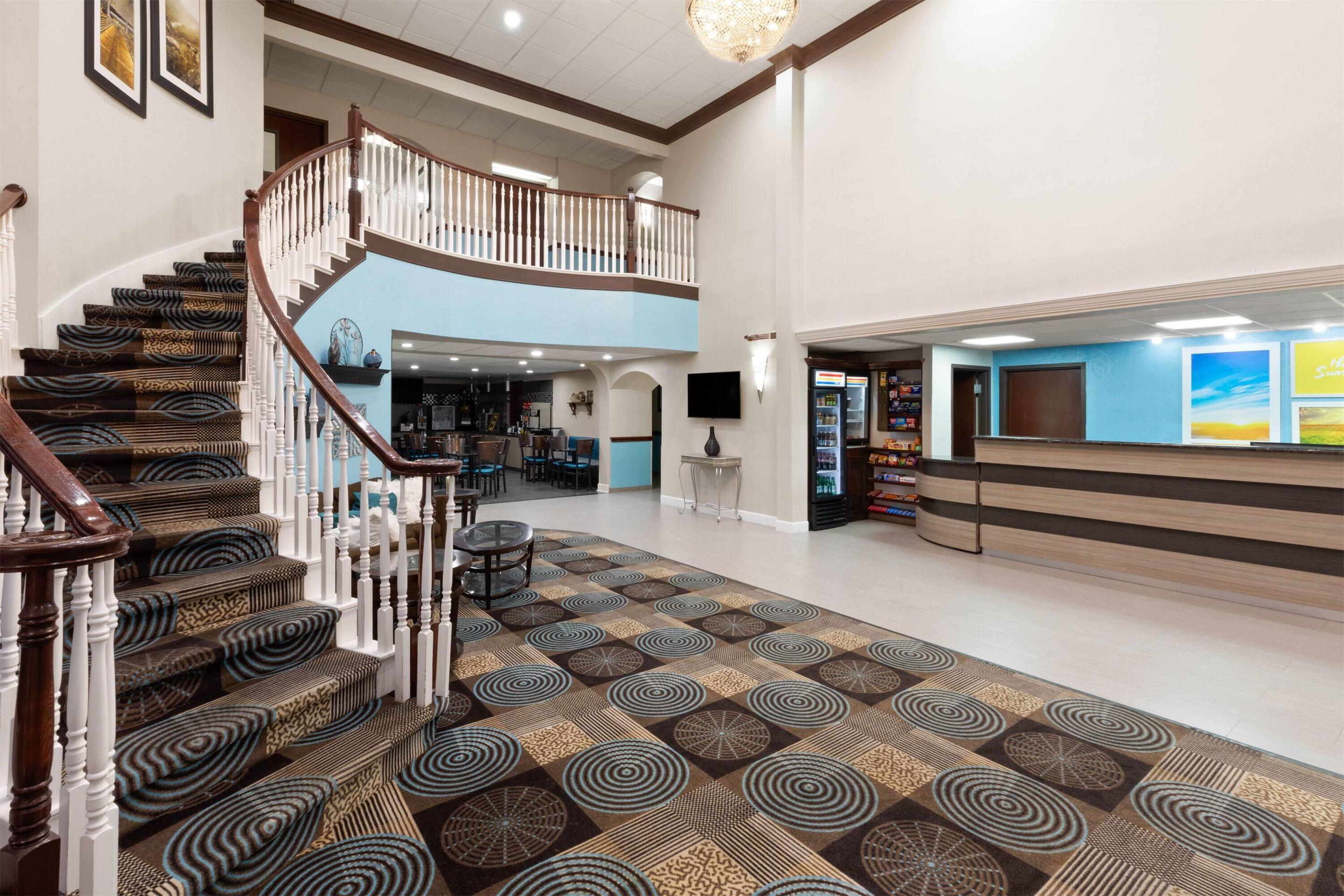 Lobby | Days Inn & Suites by Wyndham Sam Houston Tollway
