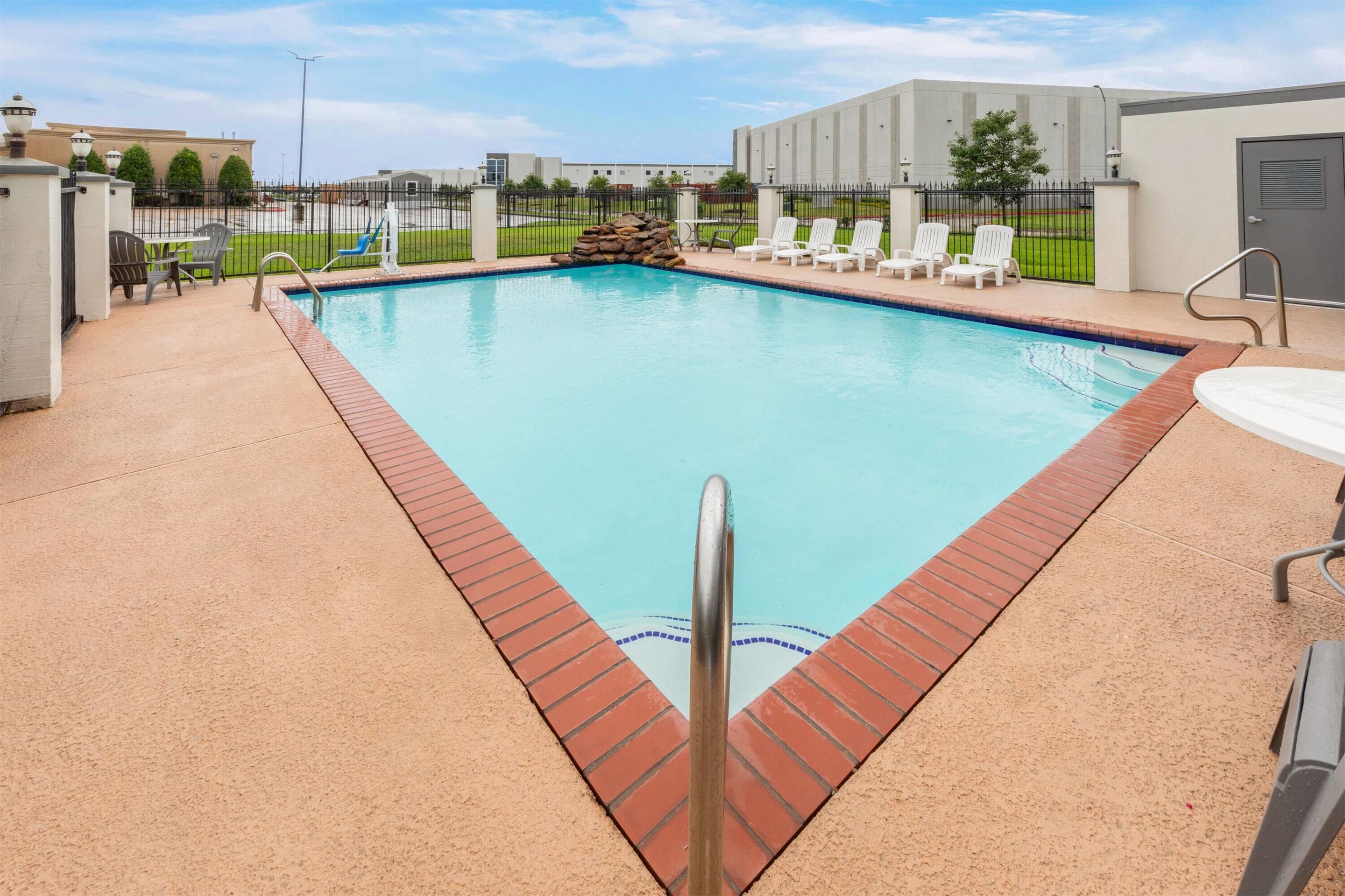 Pool - indoor | Days Inn & Suites by Wyndham Sam Houston Tollway