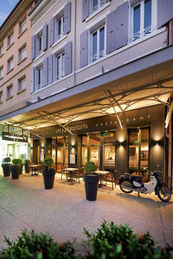 Les Negociants Hotel