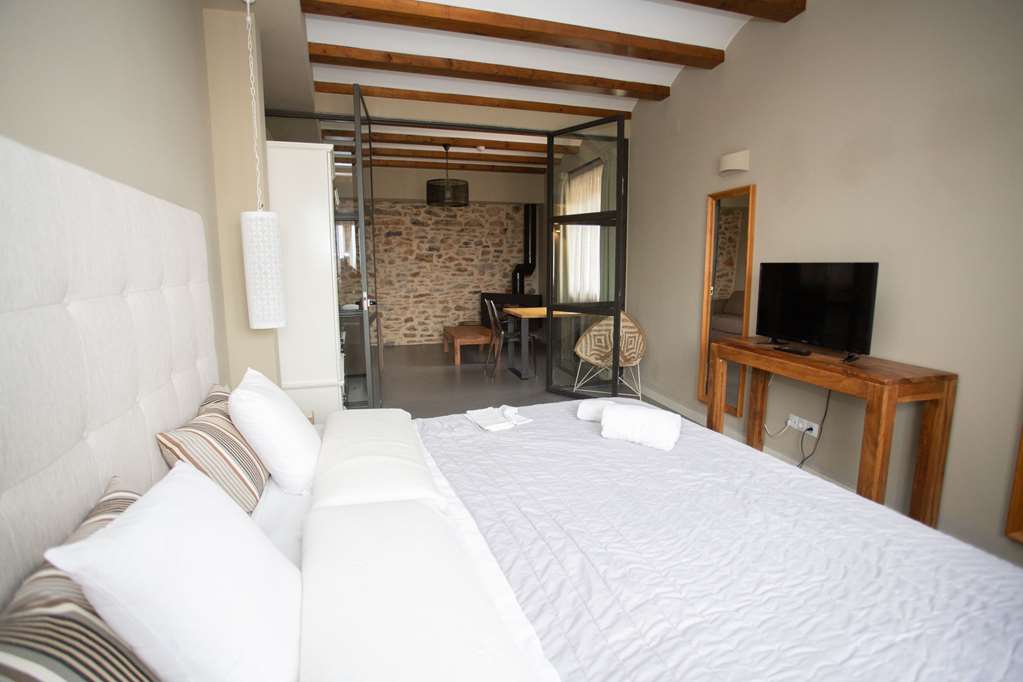 MAS DE CEBRIAN-guestroom-Guest Room,On-Site.jpg