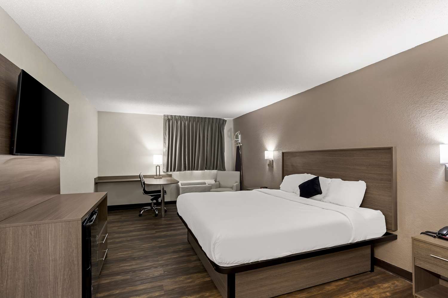 1 King Bed image