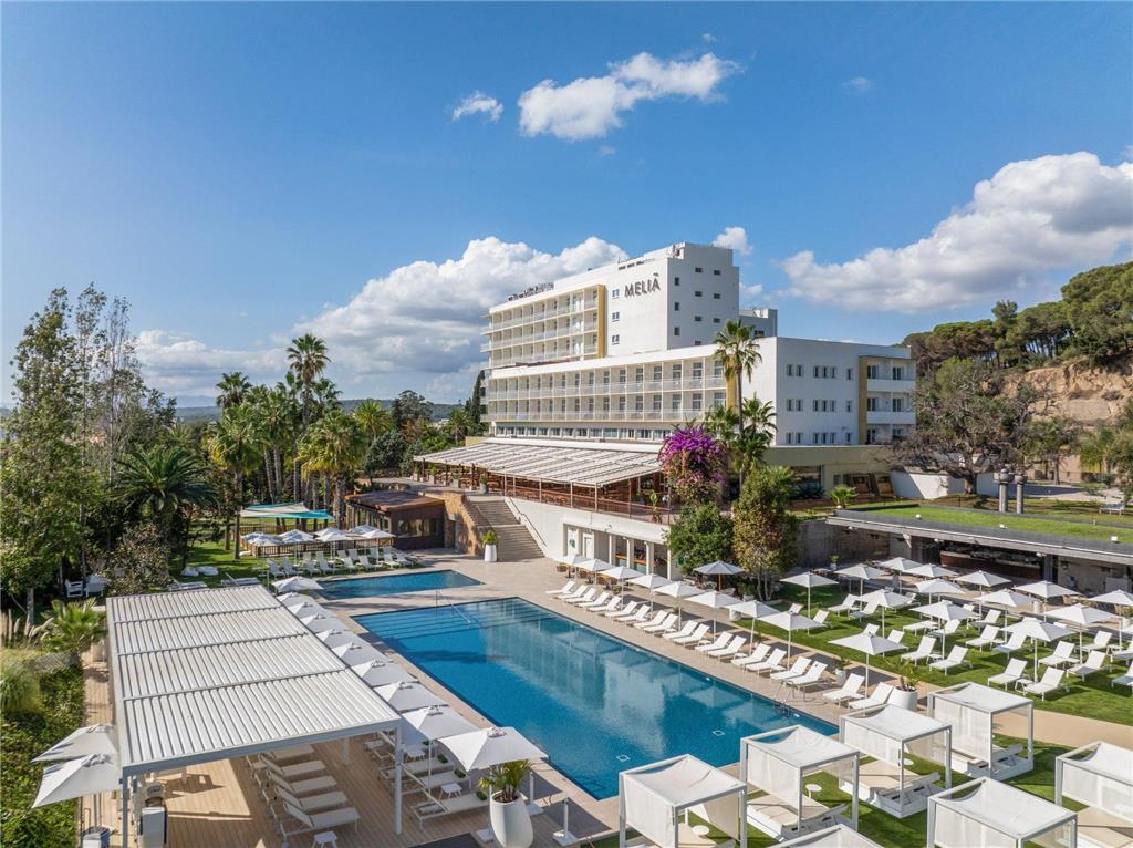MELIA LLORET DE MAR-guestroom-Guest Room,Guest Room Amenity,Pool,Architecture,On-Site,Outdoor/Exterior,People,Exterior View of Building.jpg