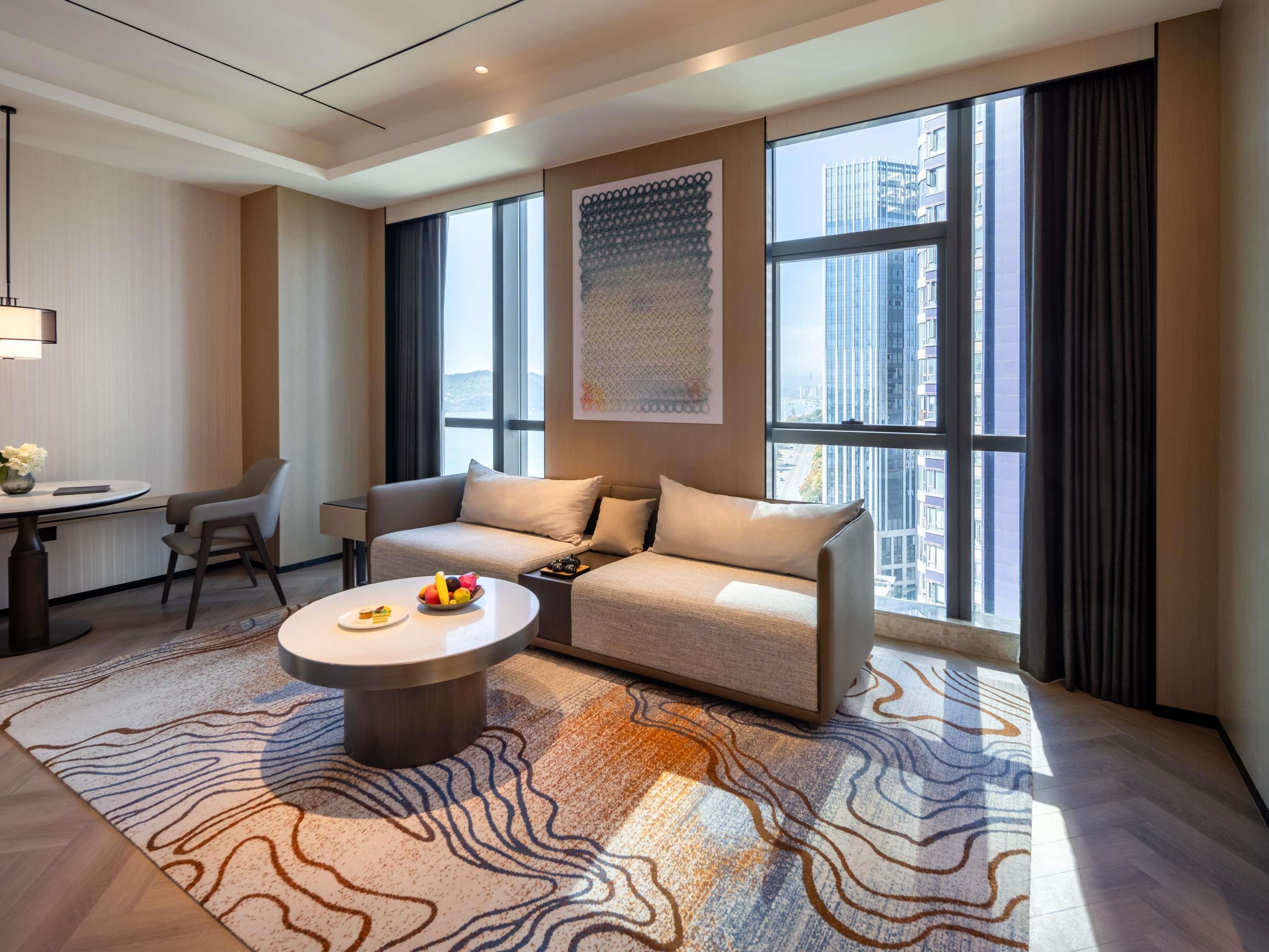 Grand Mercure Yichang Waitan Room Type - Deluxe Suite with 1 kingsize bed
