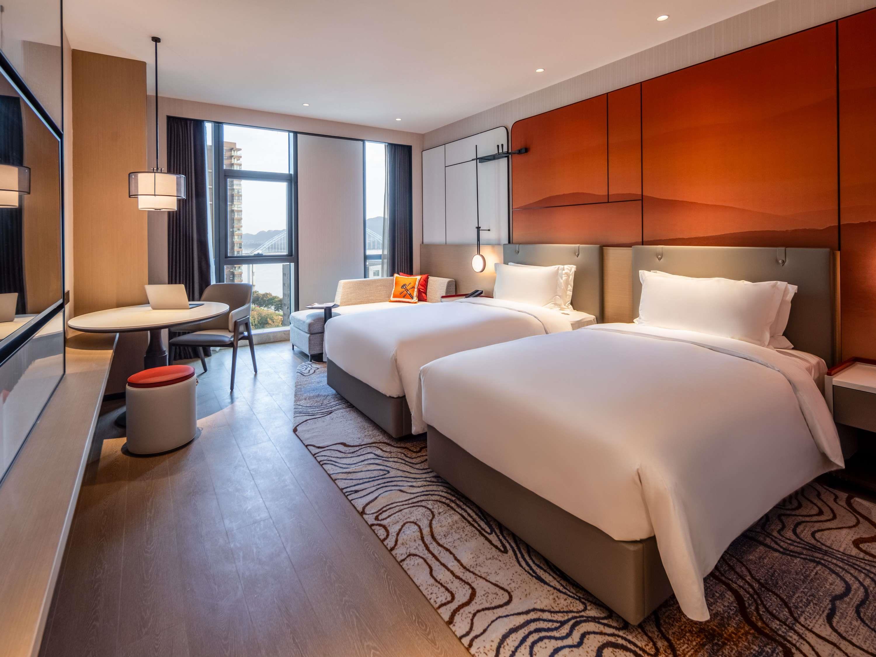 Grand Mercure Yichang Waitan Room Type - Superior room with two single beds