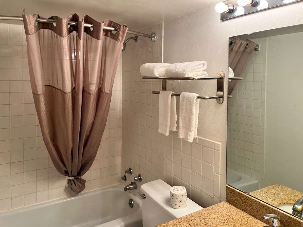 STUDIO 6 SUITES CLARION PA-guestroom-Guest Room,Bathroom,On-Site.jpg