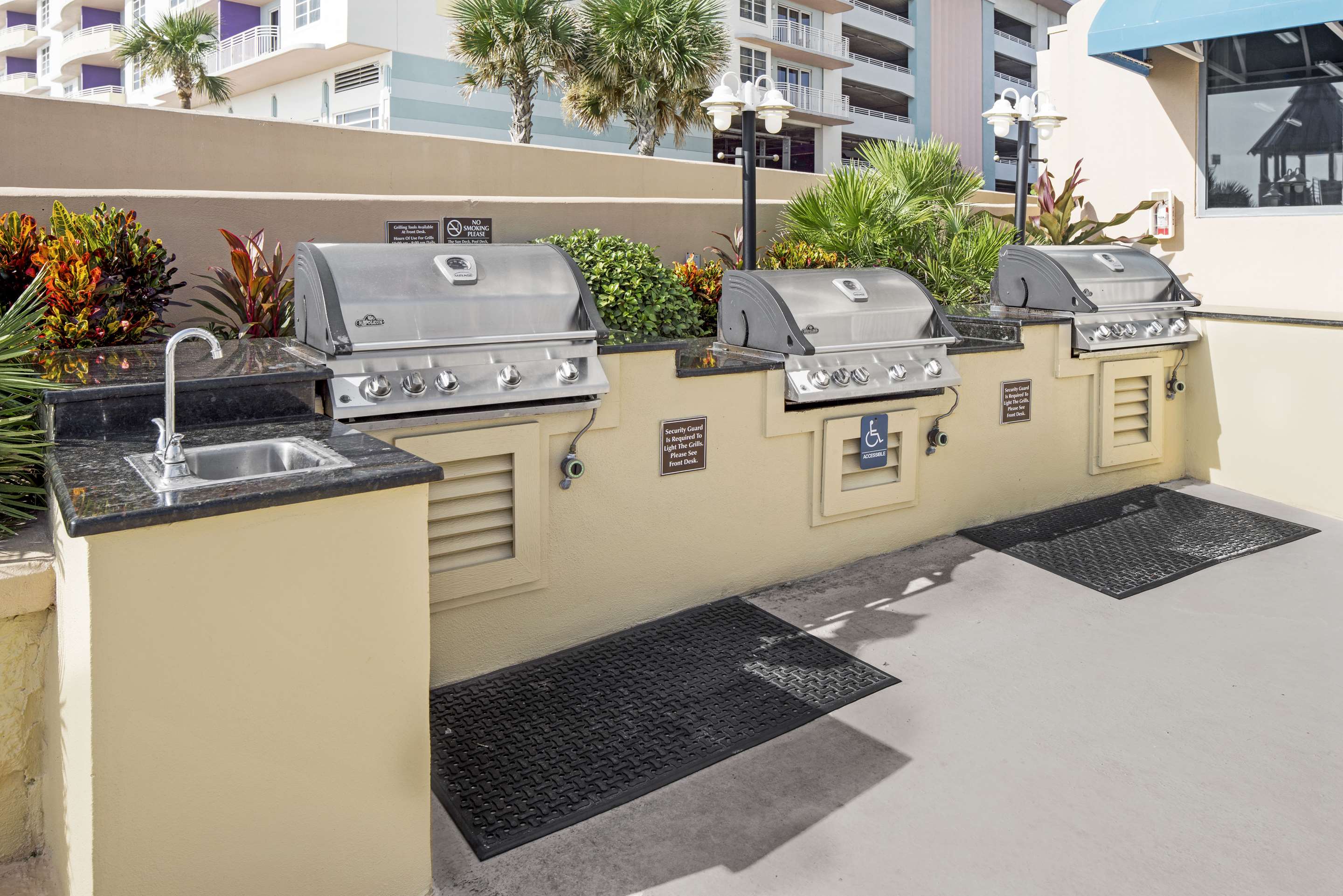 Exterior | Hilton Vacation Club Daytona Beach Regency